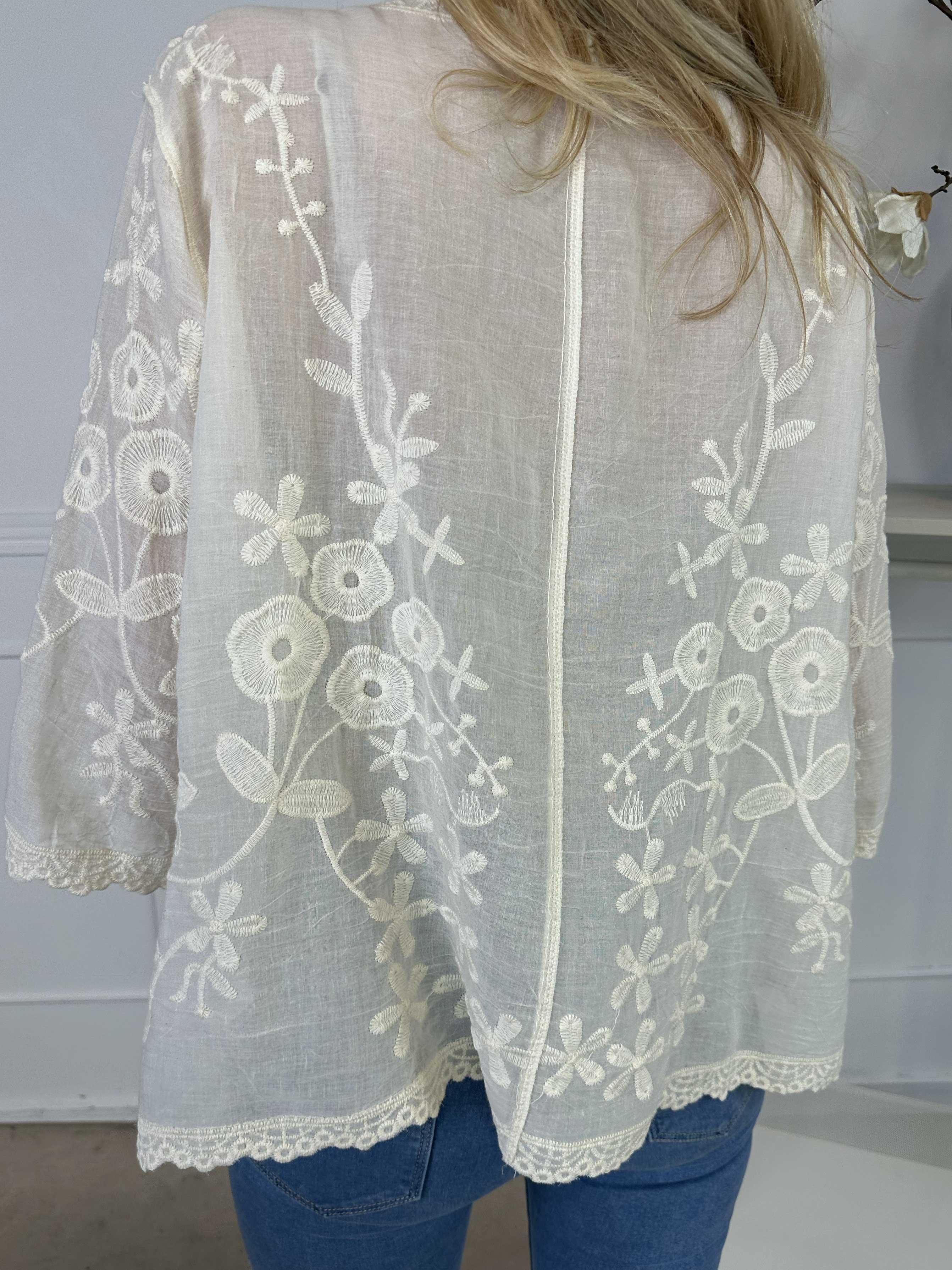 Ramona - Söt bomullsblus med broderi