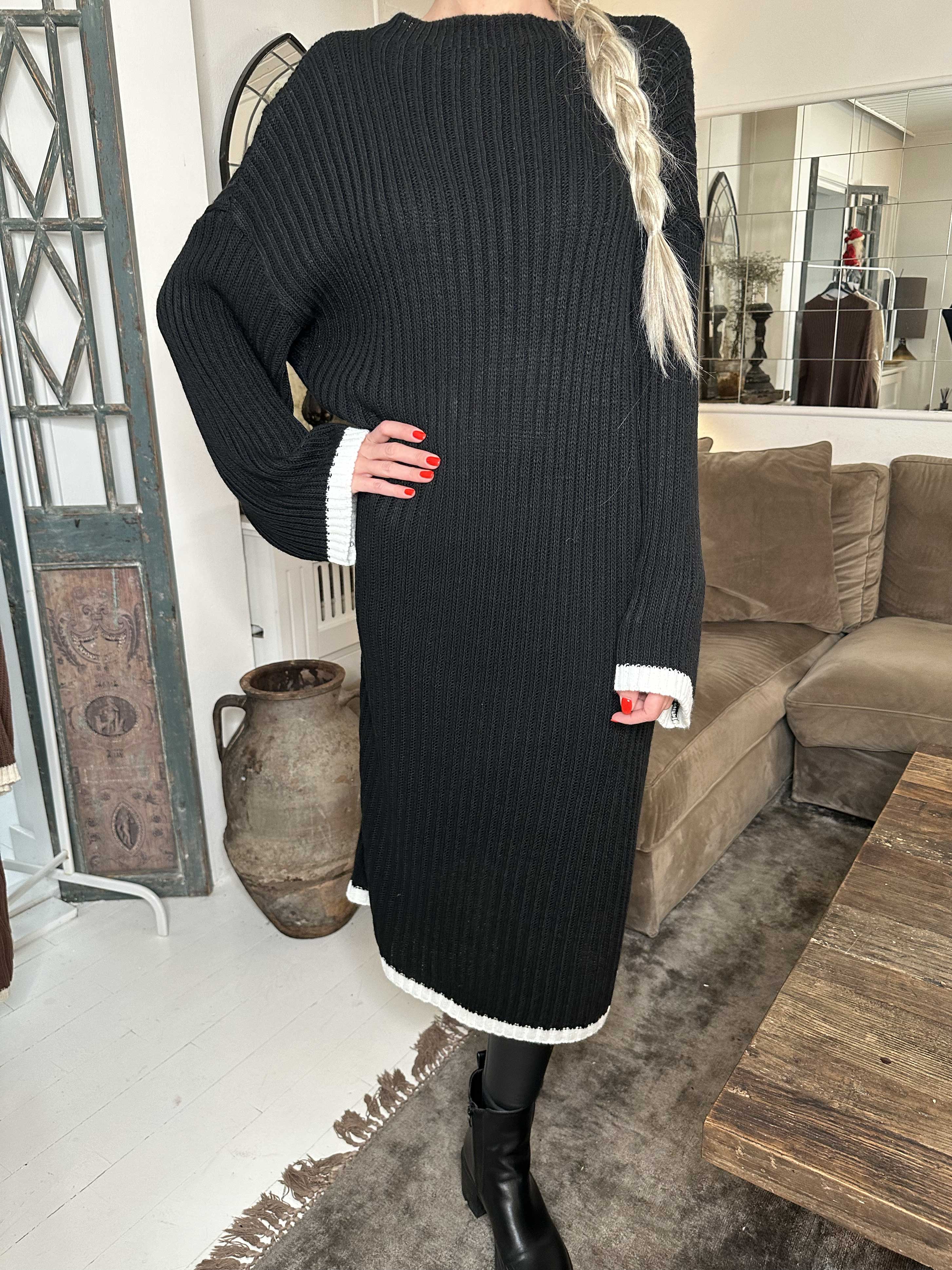 Ramona - Lång stickad klänning med färgade kanter