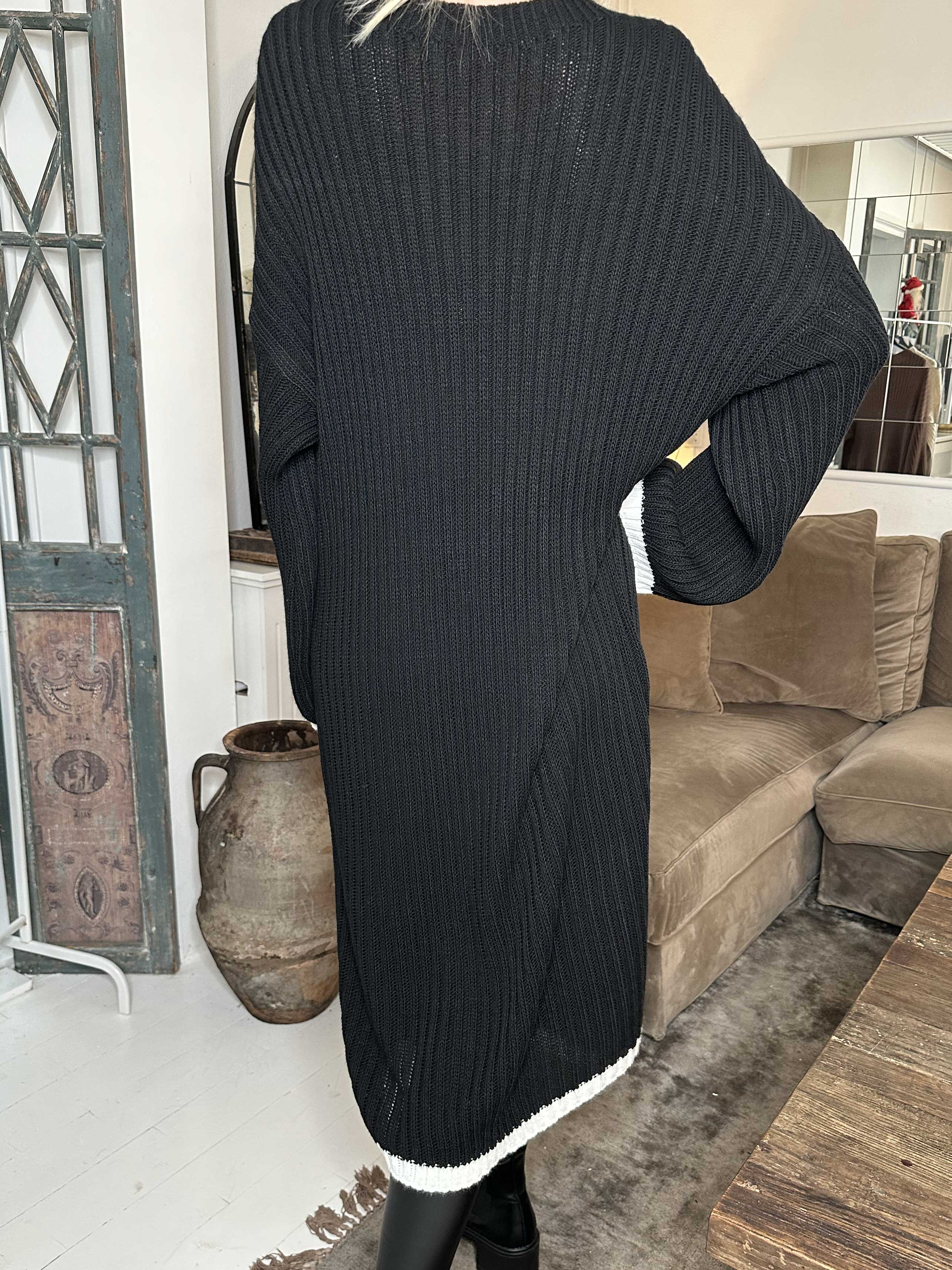 Ramona - Lång stickad klänning med färgade kanter