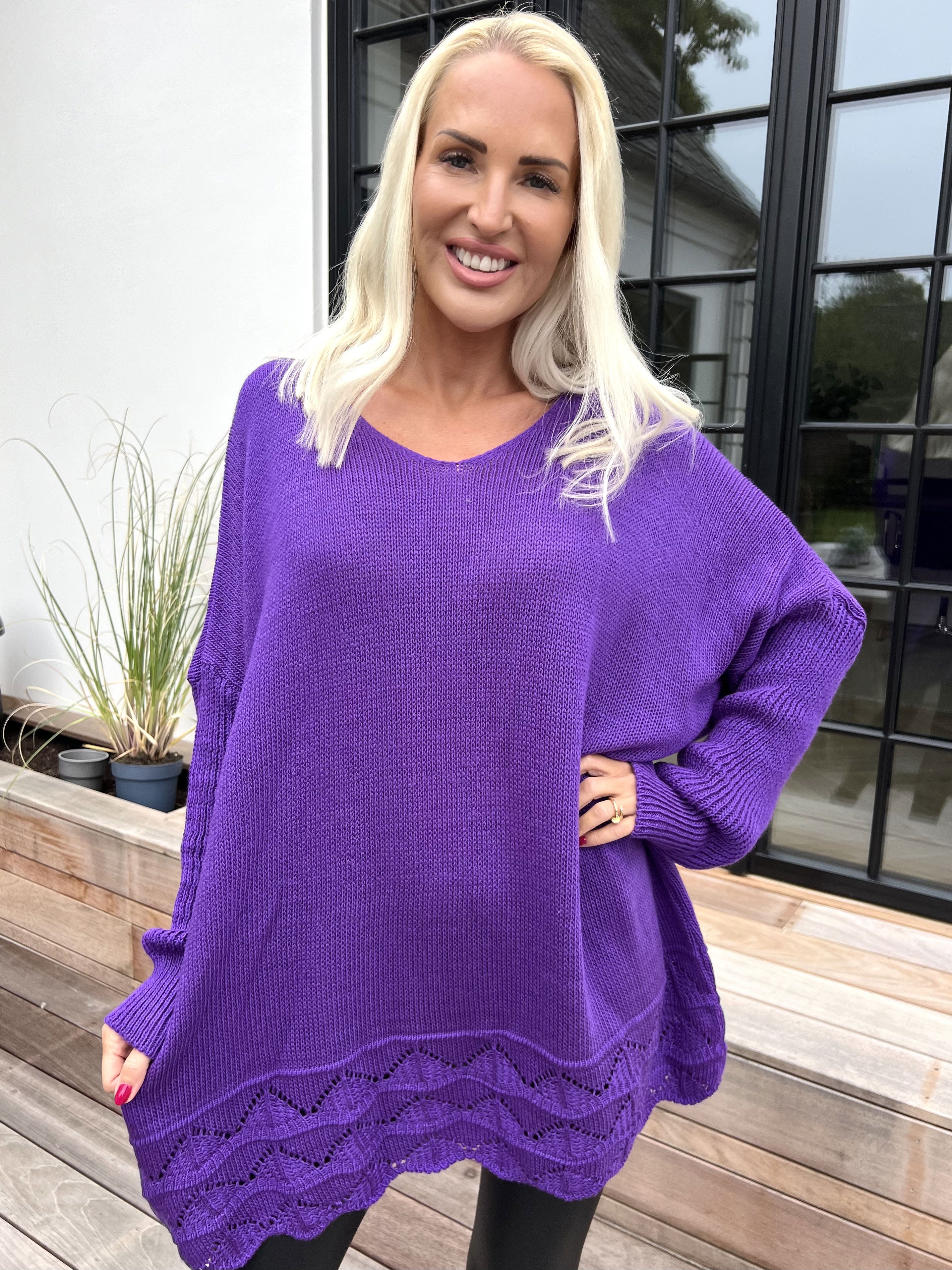 Rebeca - Enfärgad stickad blus med mönster nedtill