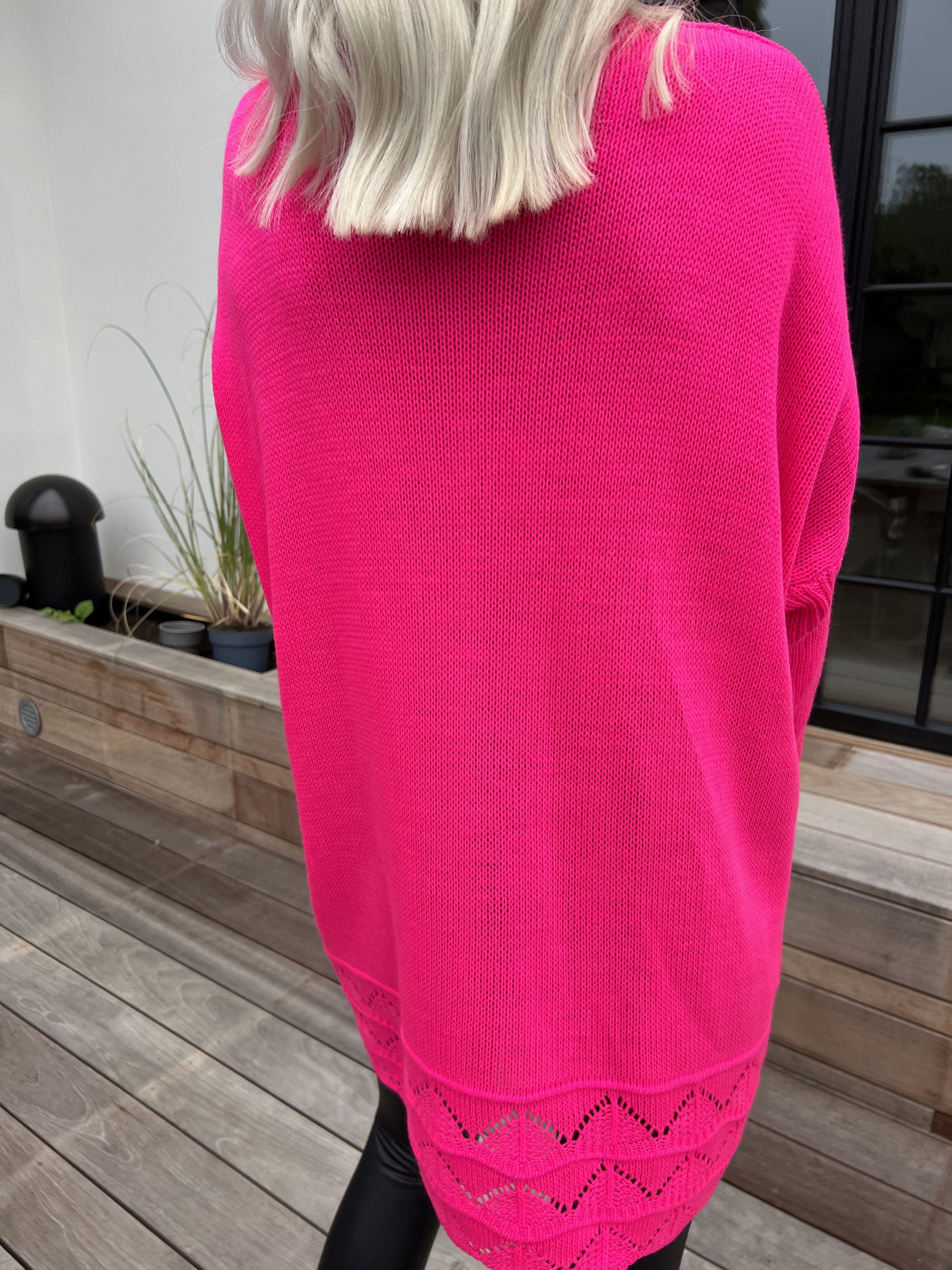 Rebeca - Enfärgad stickad blus med mönster nedtill