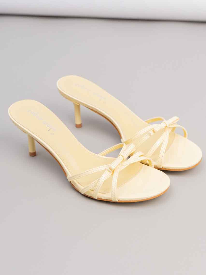 Ricarda - Fine stiletter med fine remme og sløjfe