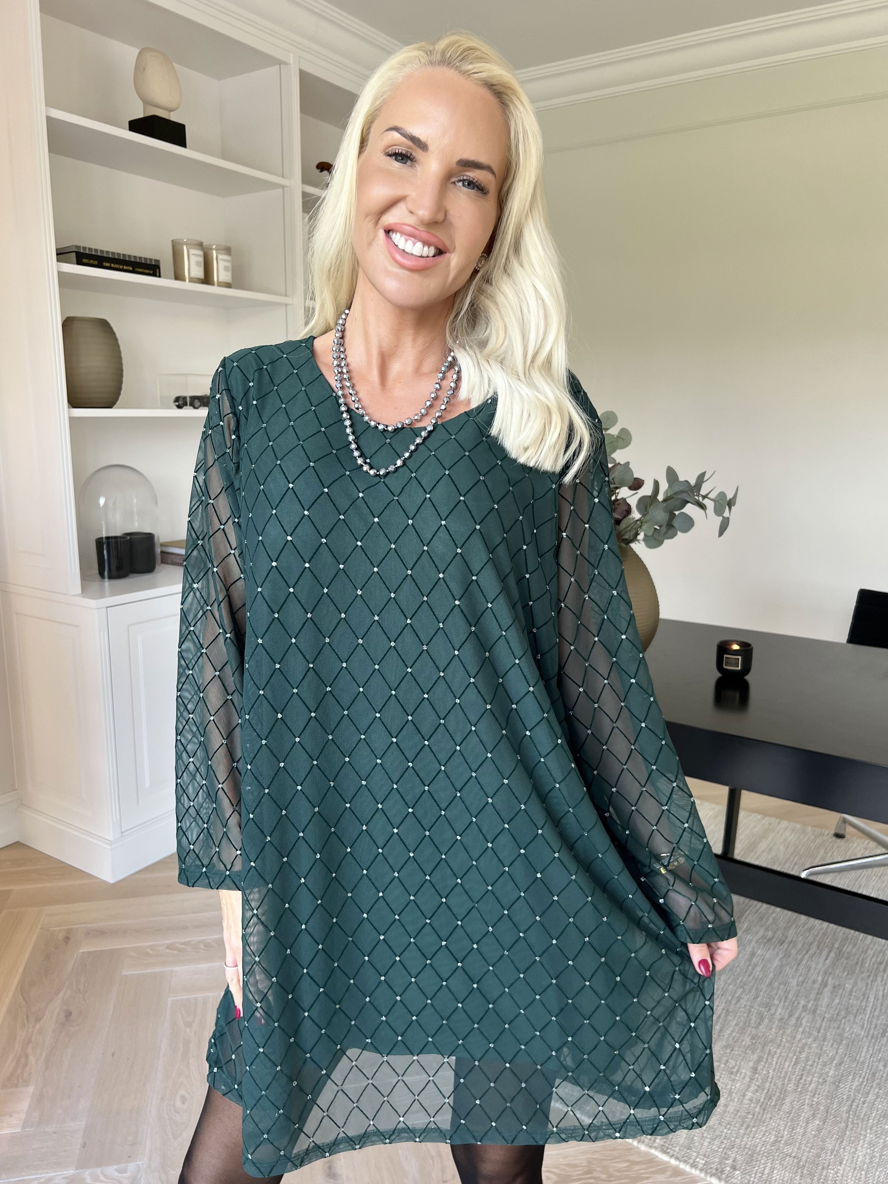 Ritte - Långärmad meshklänning med glitterdetaljer