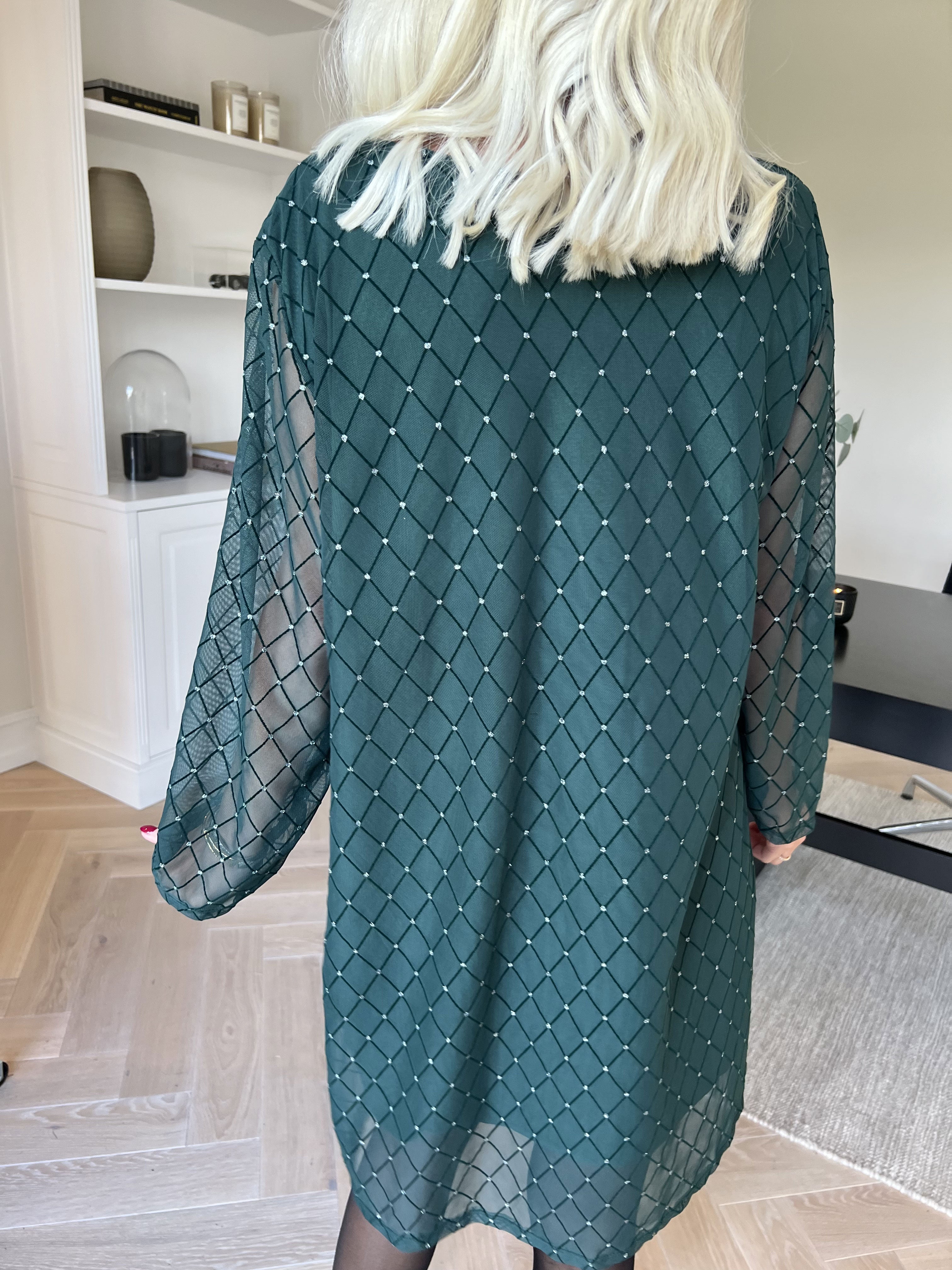 Ritte - Långärmad meshklänning med glitterdetaljer