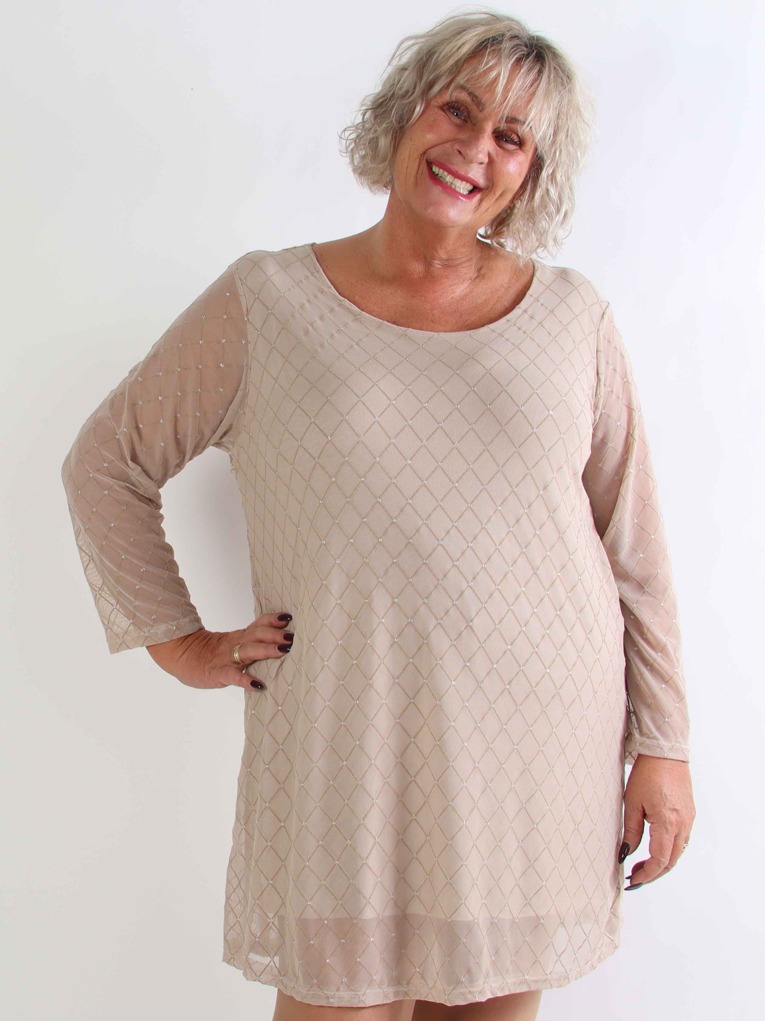 Ritte - Långärmad plus size meshklänning med glitterdetaljer
