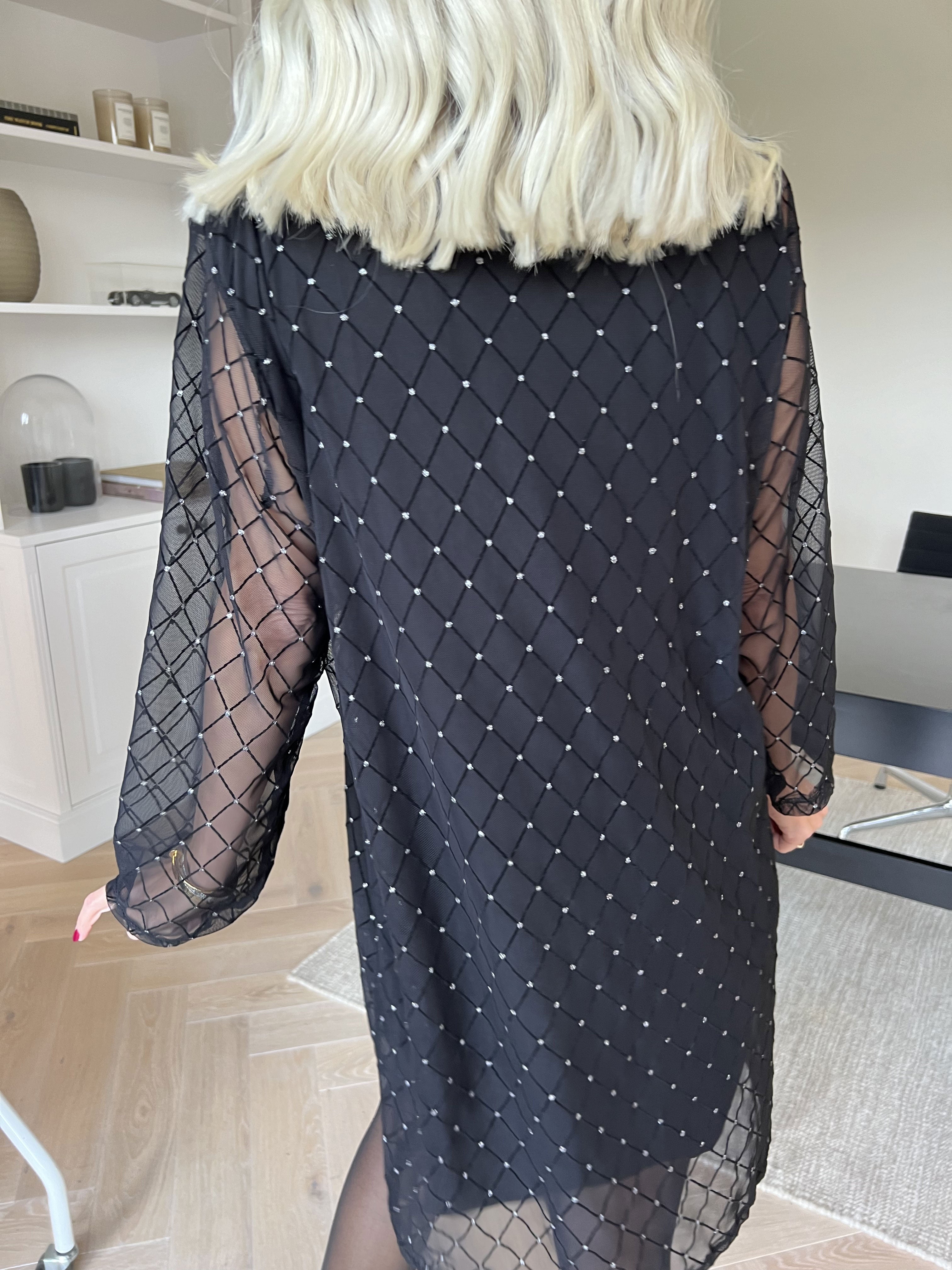 Ritte - Långärmad meshklänning med glitterdetaljer