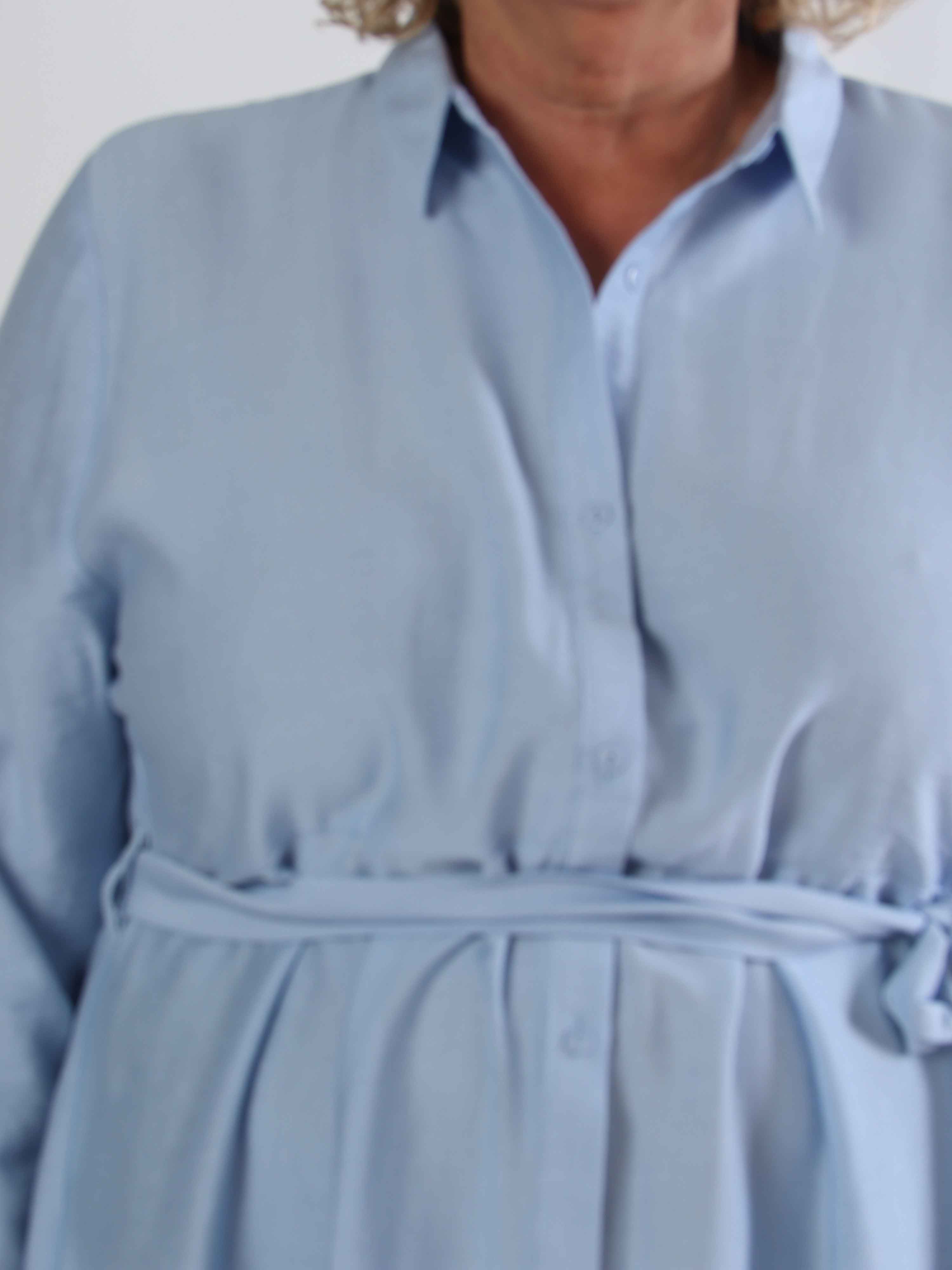 Roberta - Simpel skjortekjole i viskose med bånd i taljen