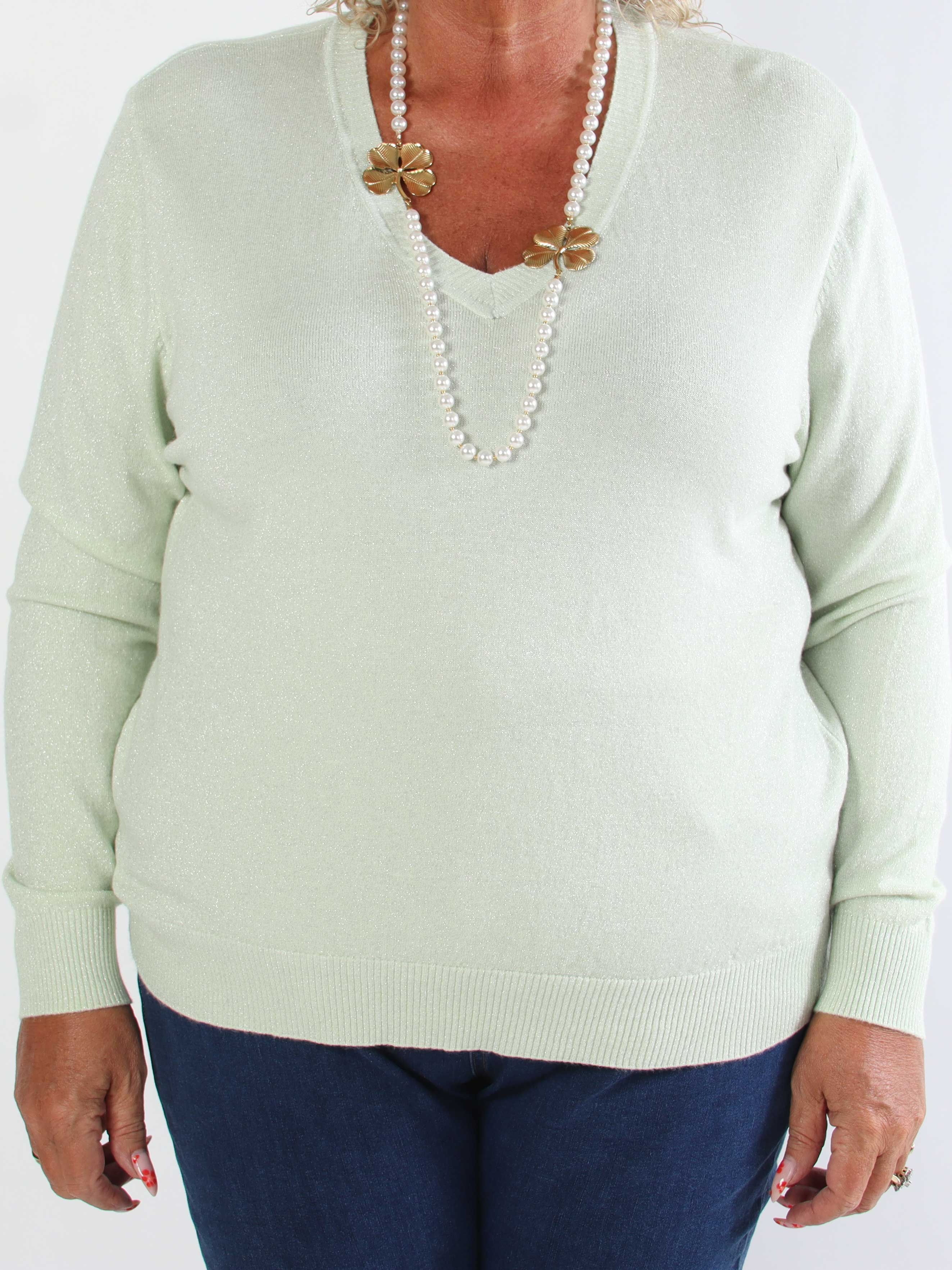 Ronja - Feminin strikbluse med fine glittertråde og en elegant V-udskæring