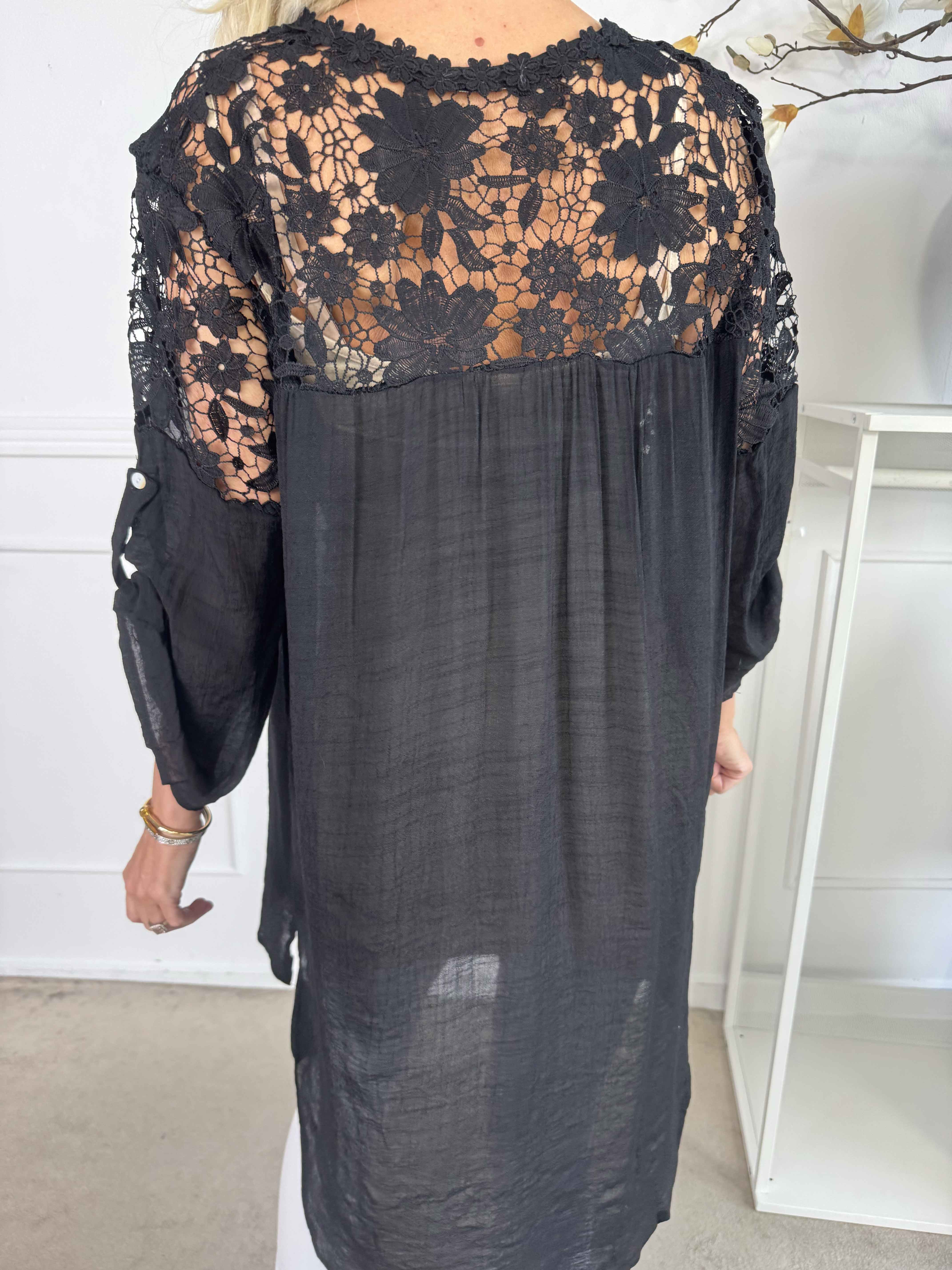 Rosalie - Söt feminin tunika med broderad rygg