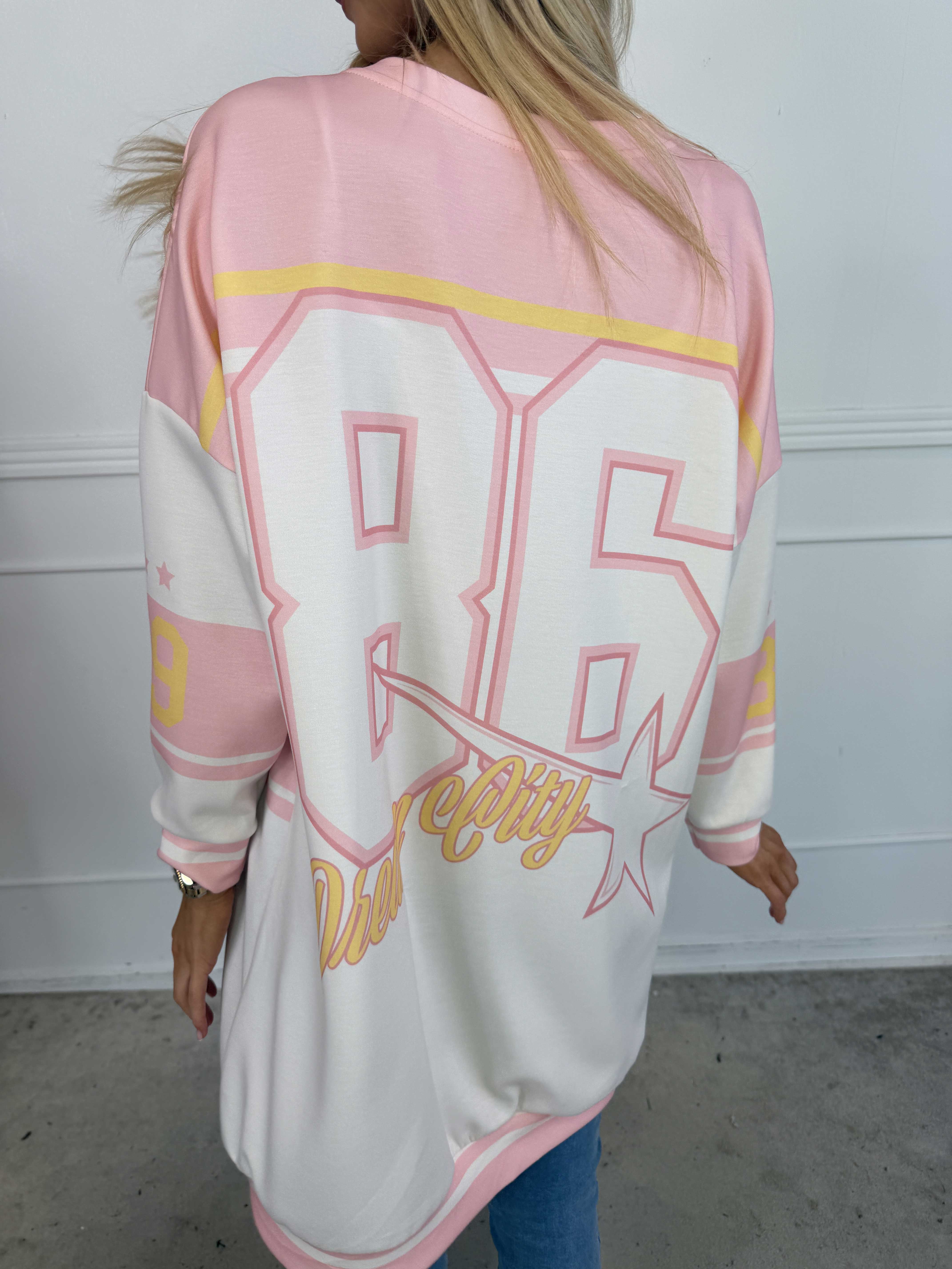 Rosaria - Joggingklänning med New York-motiv på bröstet