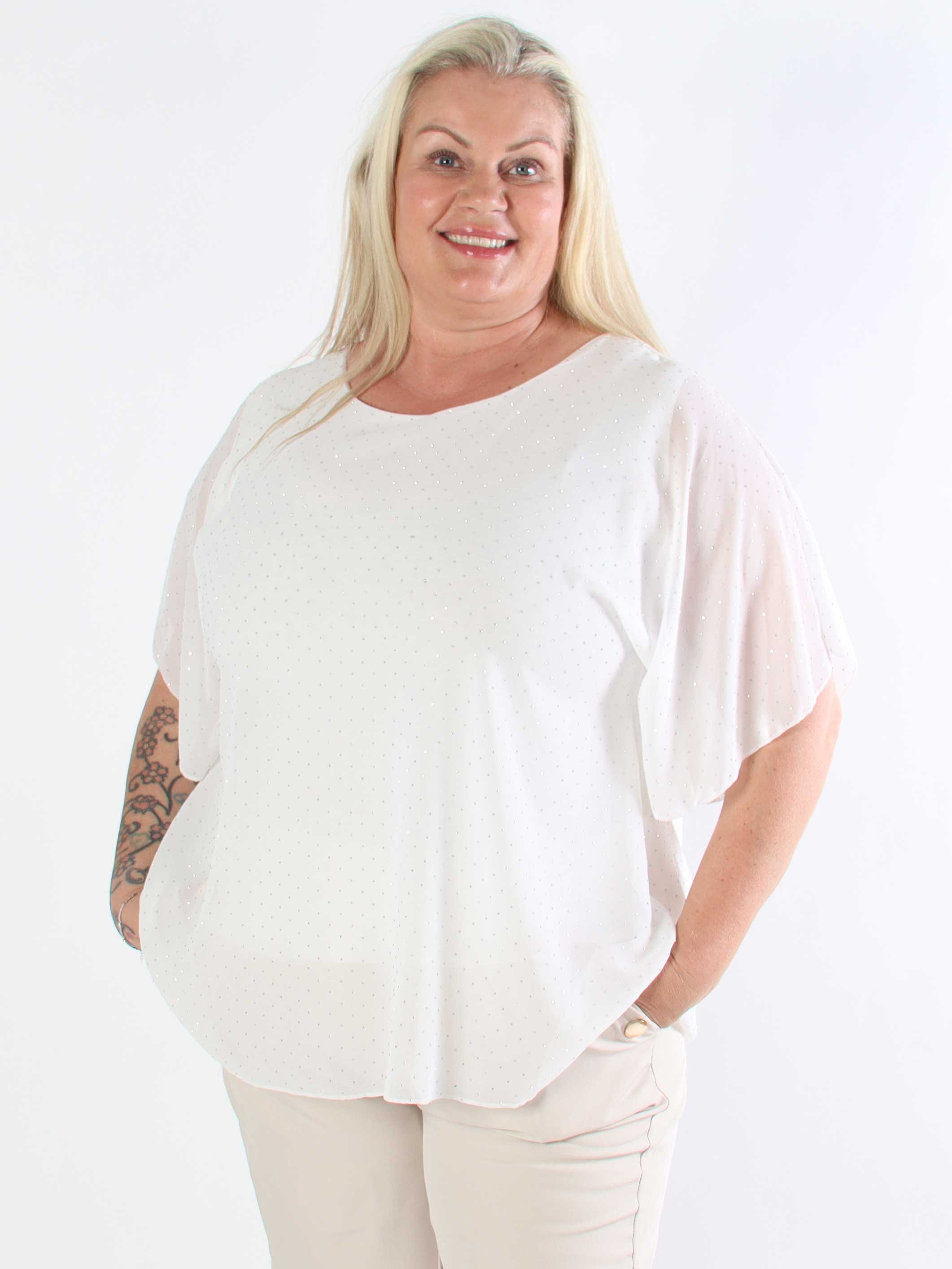 Rosie - Plus size viskos blus med chiffonglager och strass