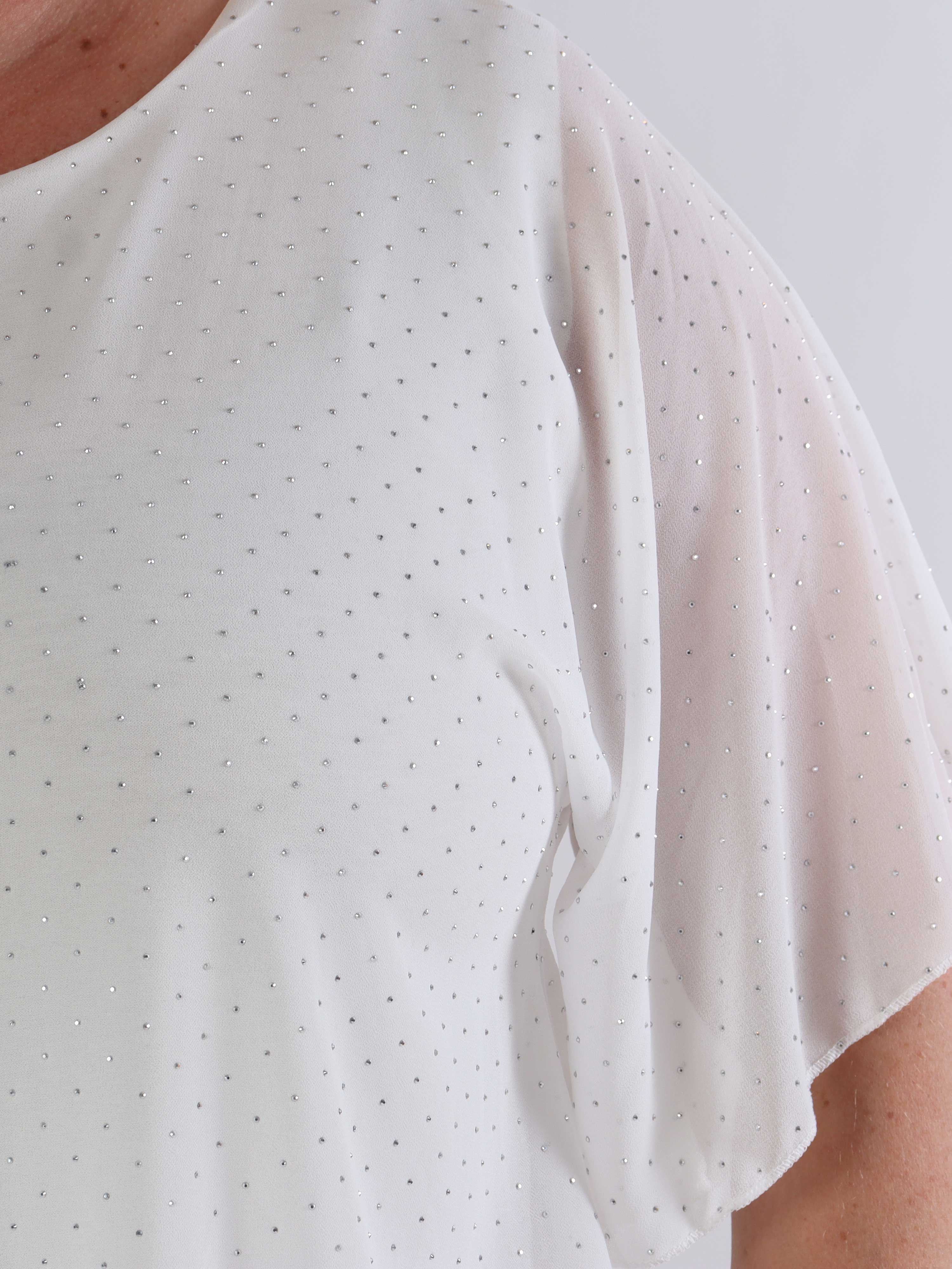 Rosie - Plus size viskos blus med chiffonglager och strass