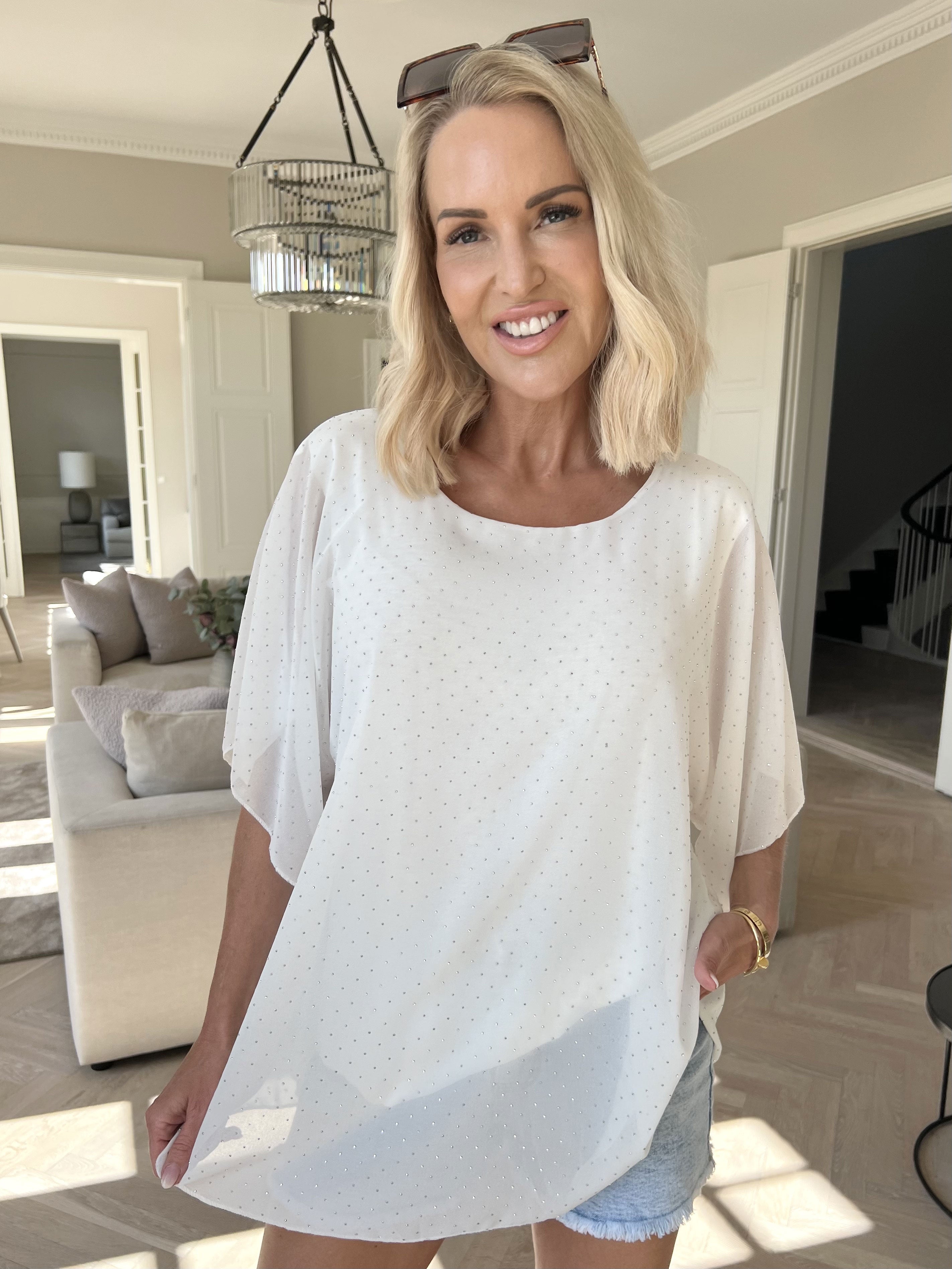 Rosie -Söt viskos blus med chiffonglager och strass