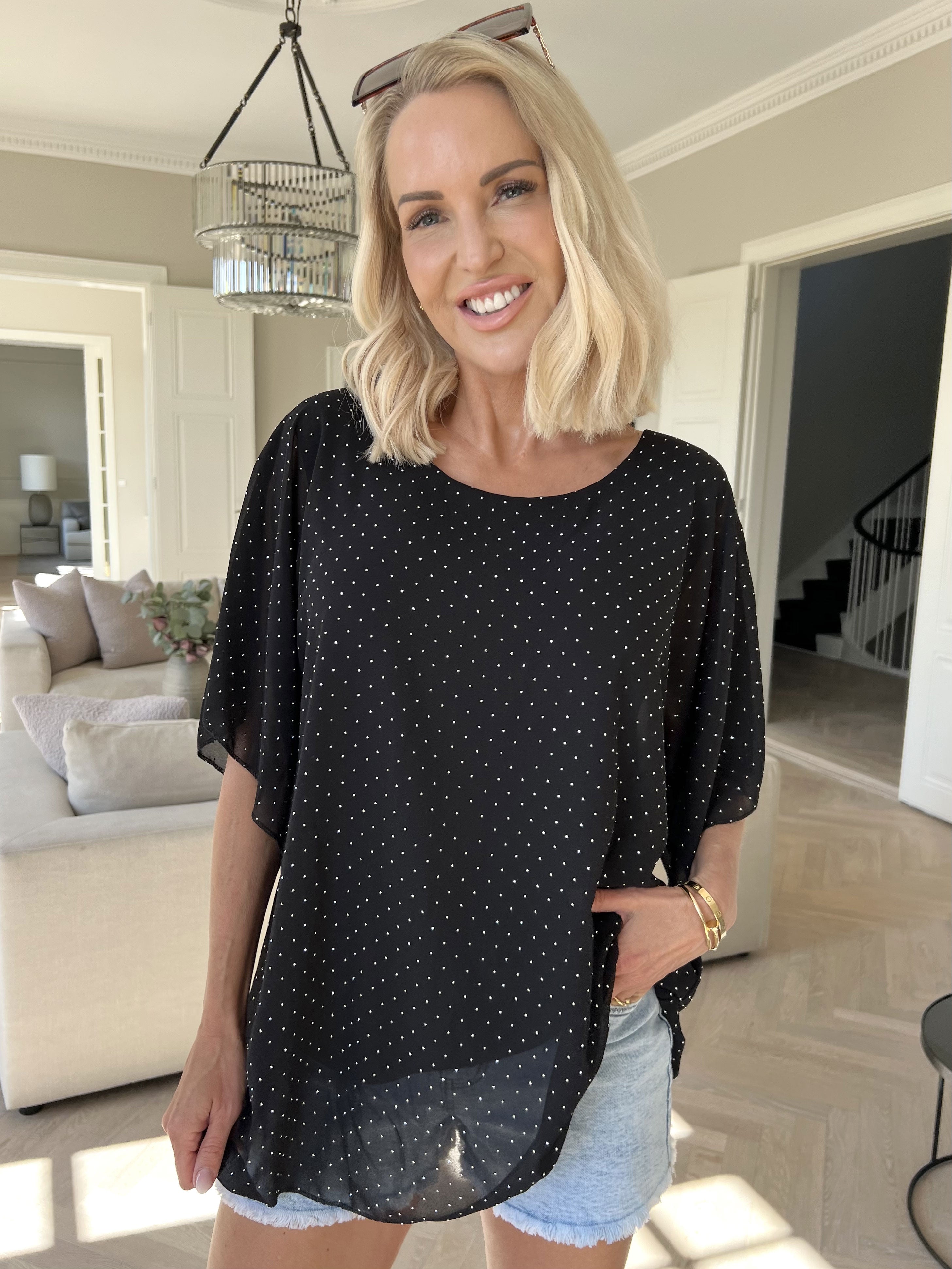 Rosie -Söt viskos blus med chiffonglager och strass