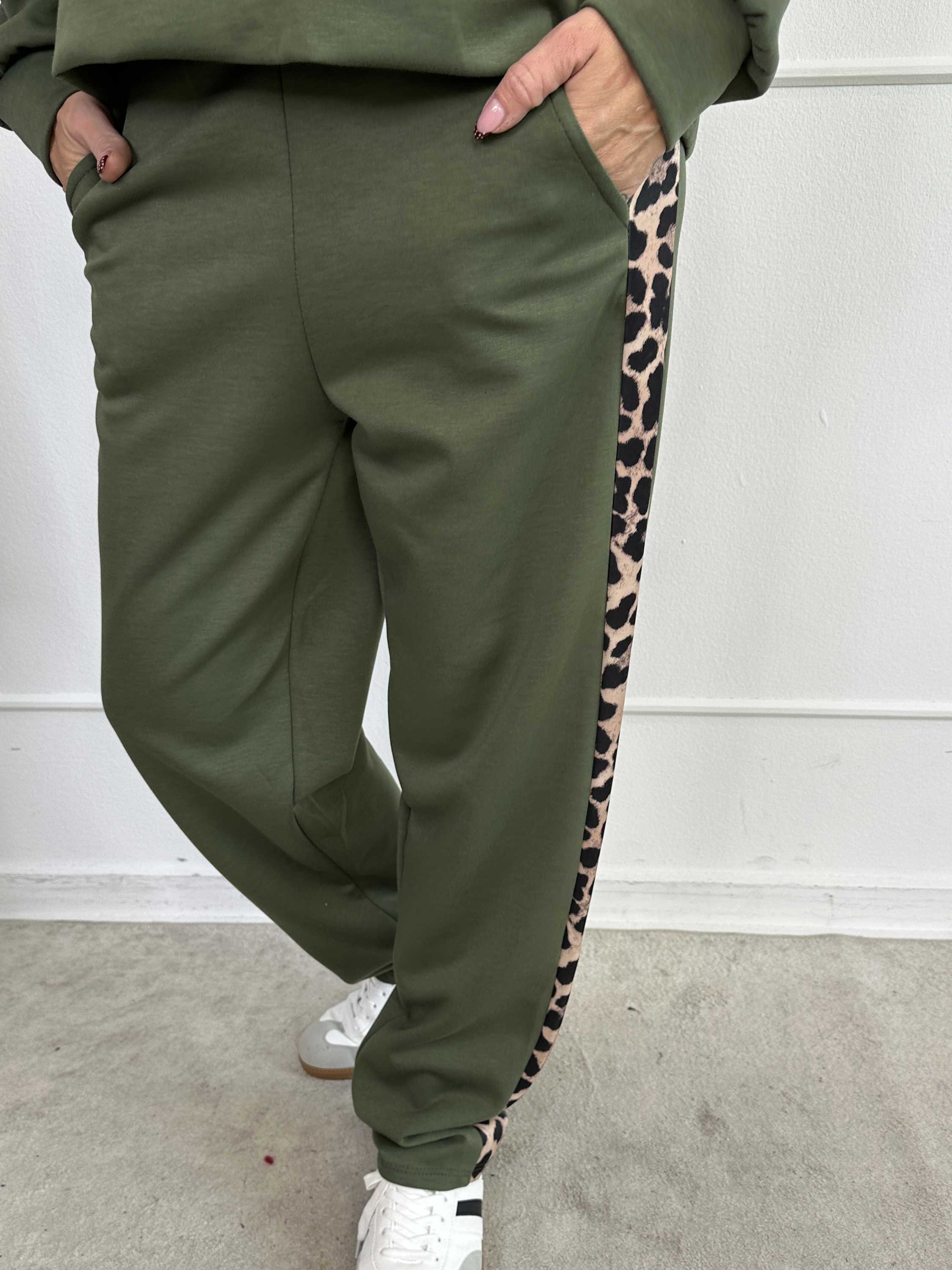 Rosita - Joggingsæt med striber af leopardprint