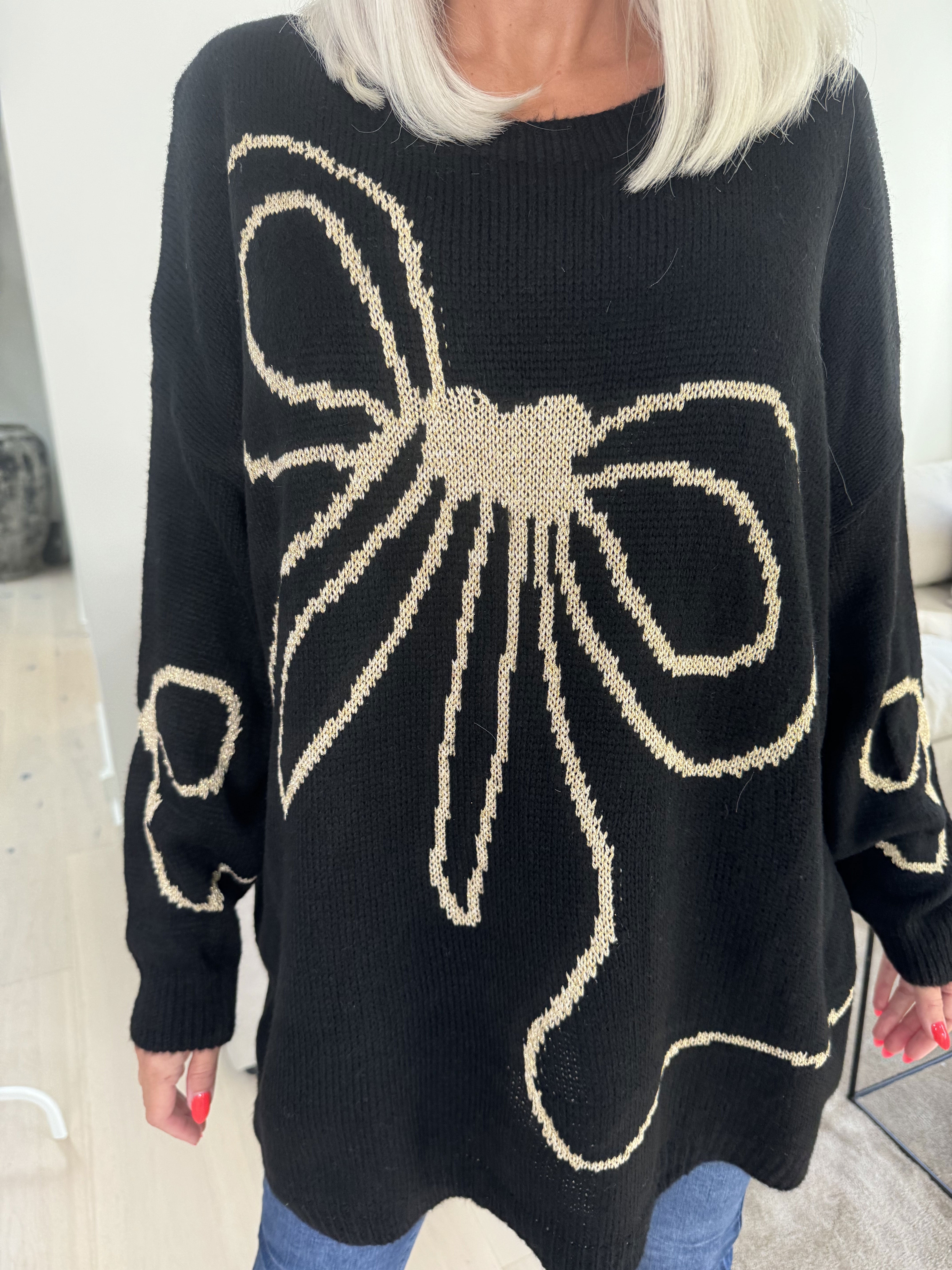 Ruby - Stickad tröja med ull och rosett i guldtråd