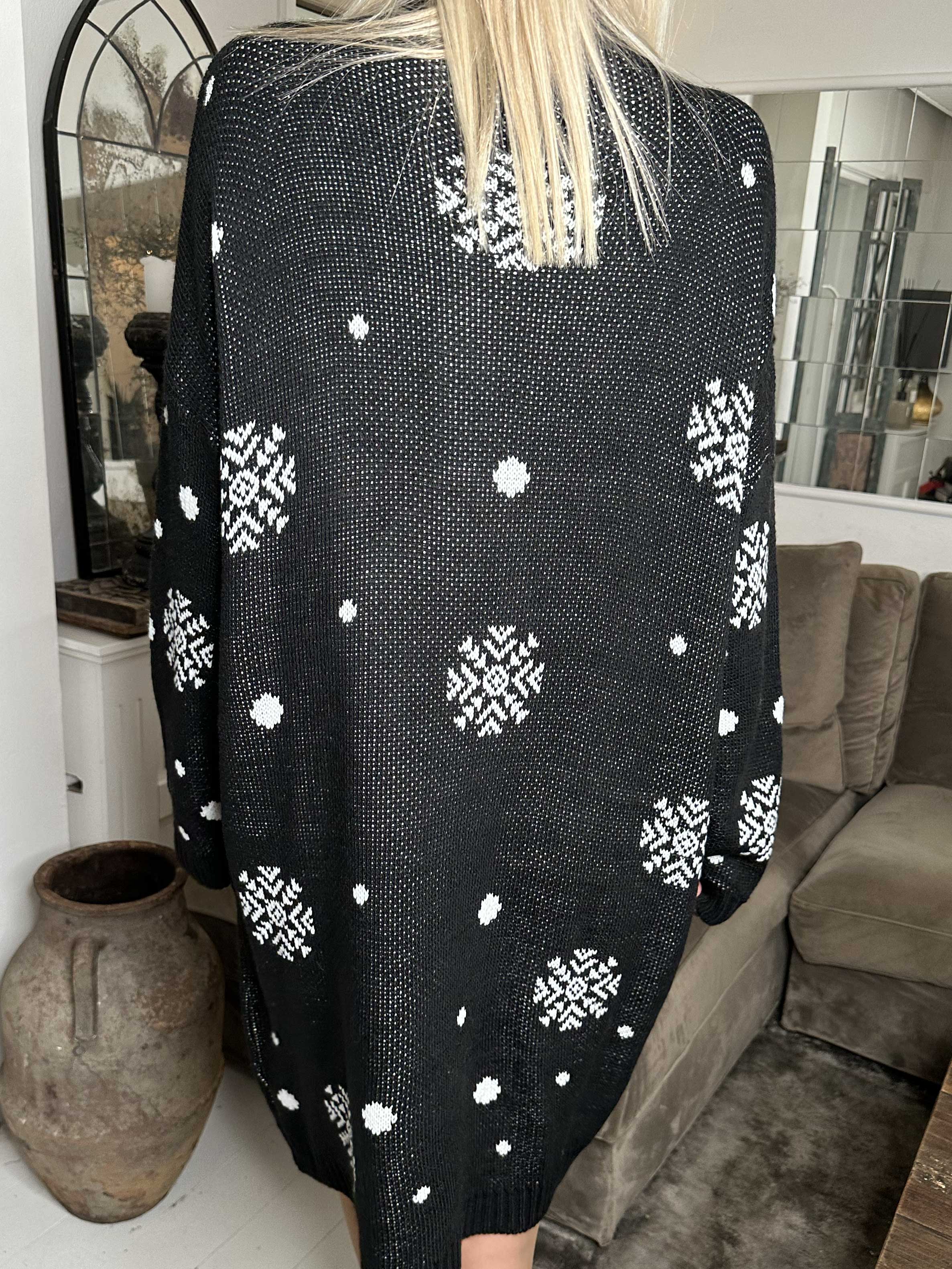 Rudolf - Stickad julklänning med snöflingor och rudolfmotiv