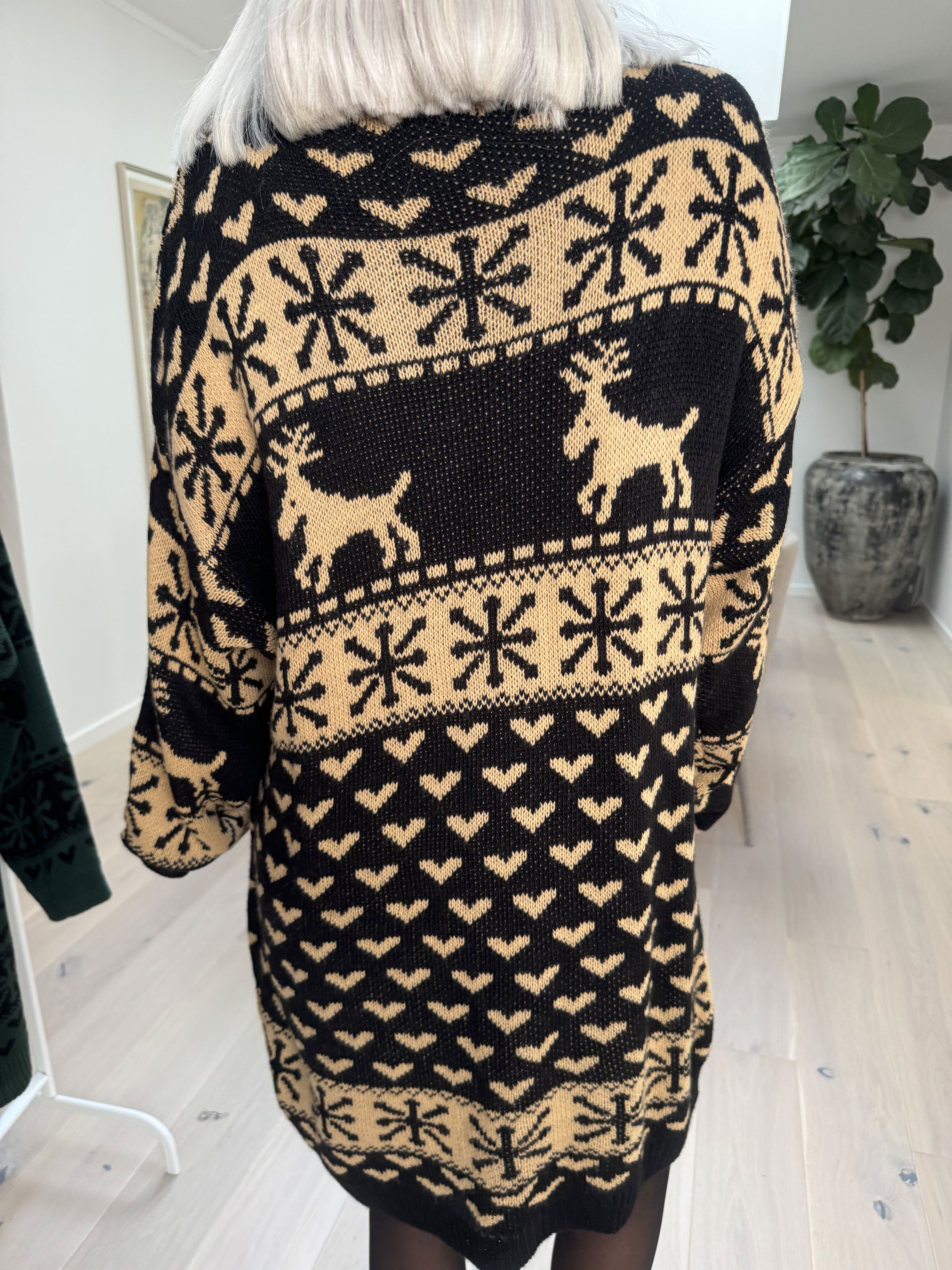 Rudolf - Söt stickad klänning med julmotiv