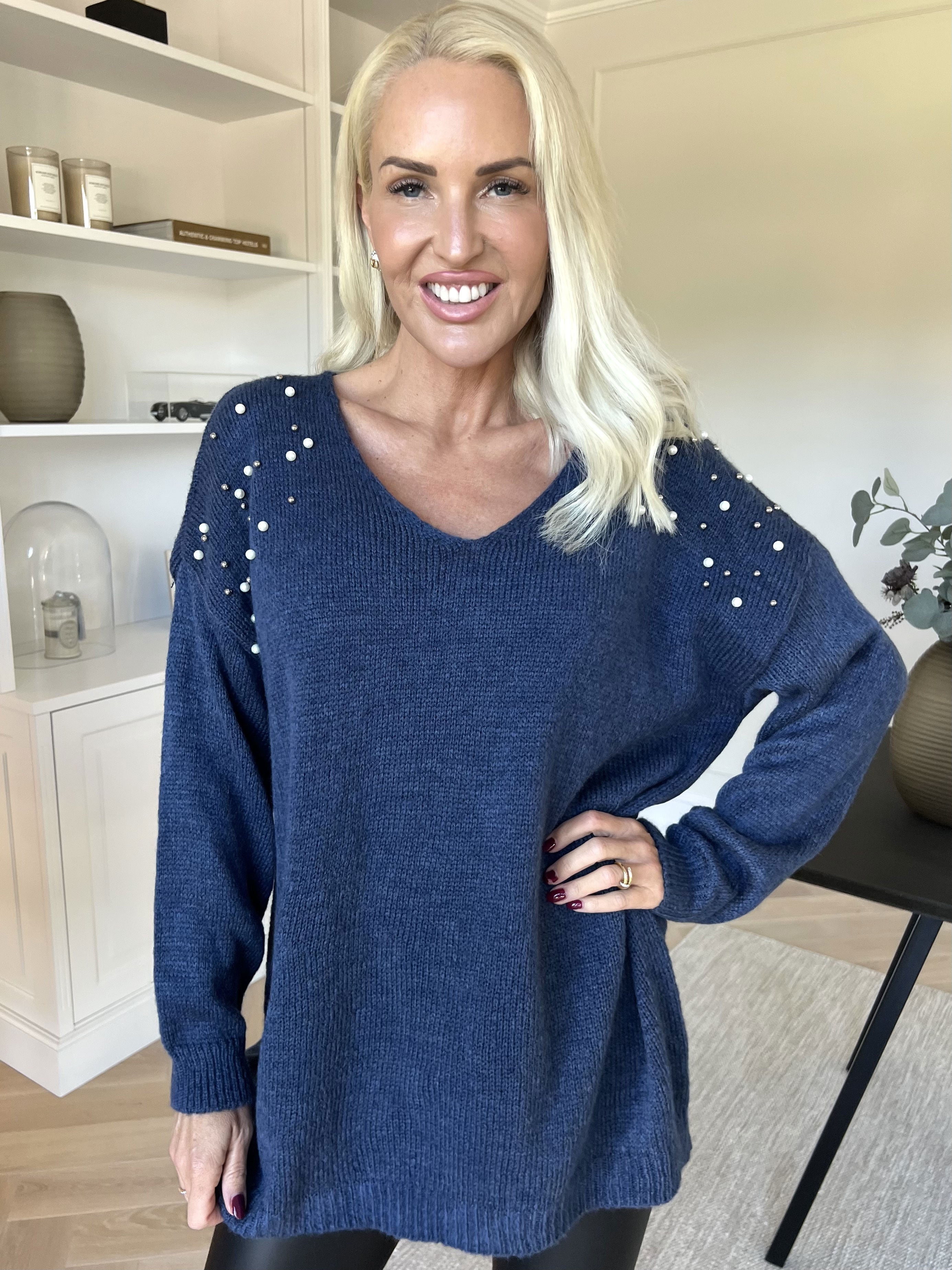 Rydika - Enfärgad stickad tröja dekorerad med fina pärlor