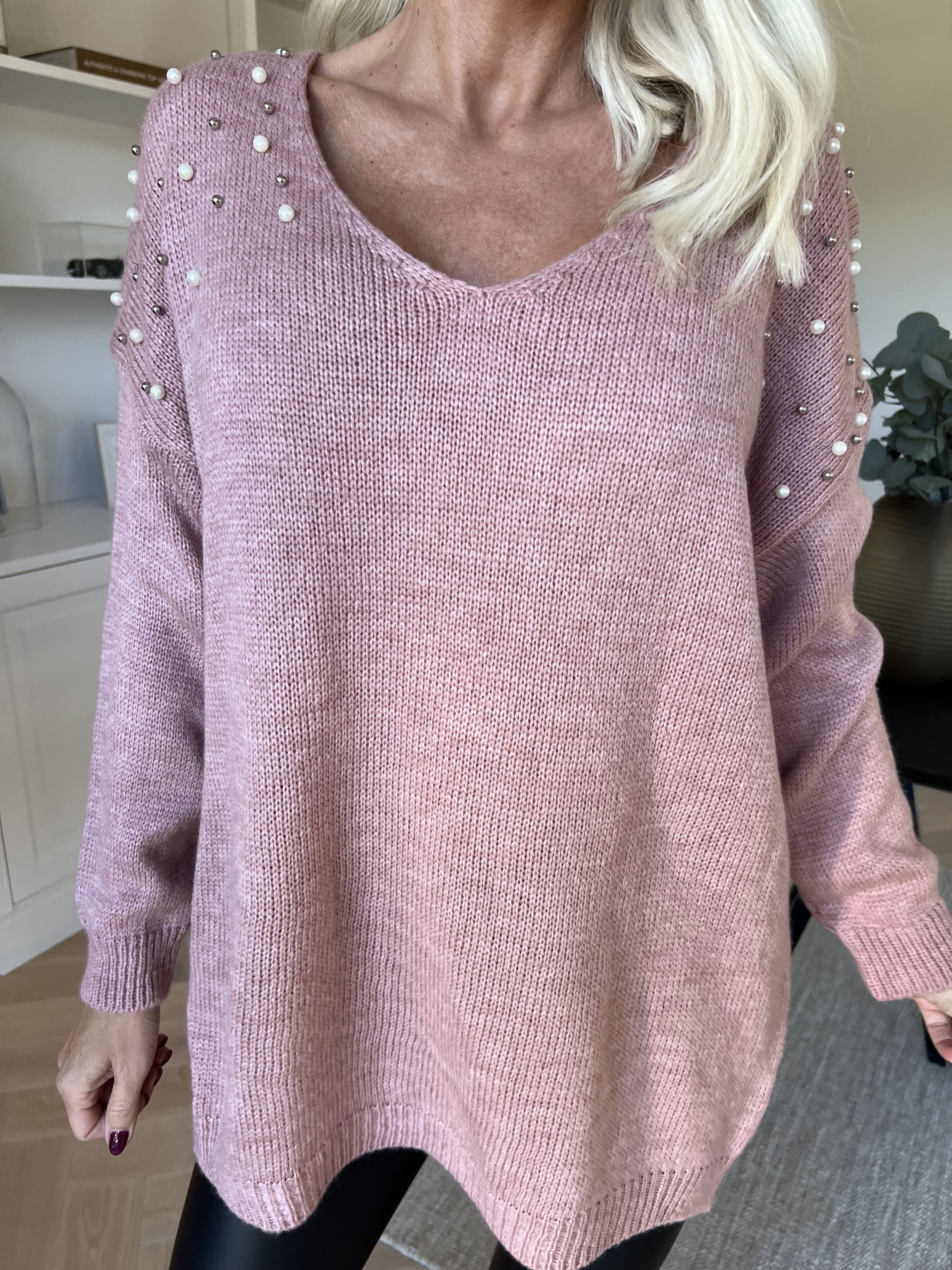 Rydika - Enfärgad stickad tröja dekorerad med fina pärlor