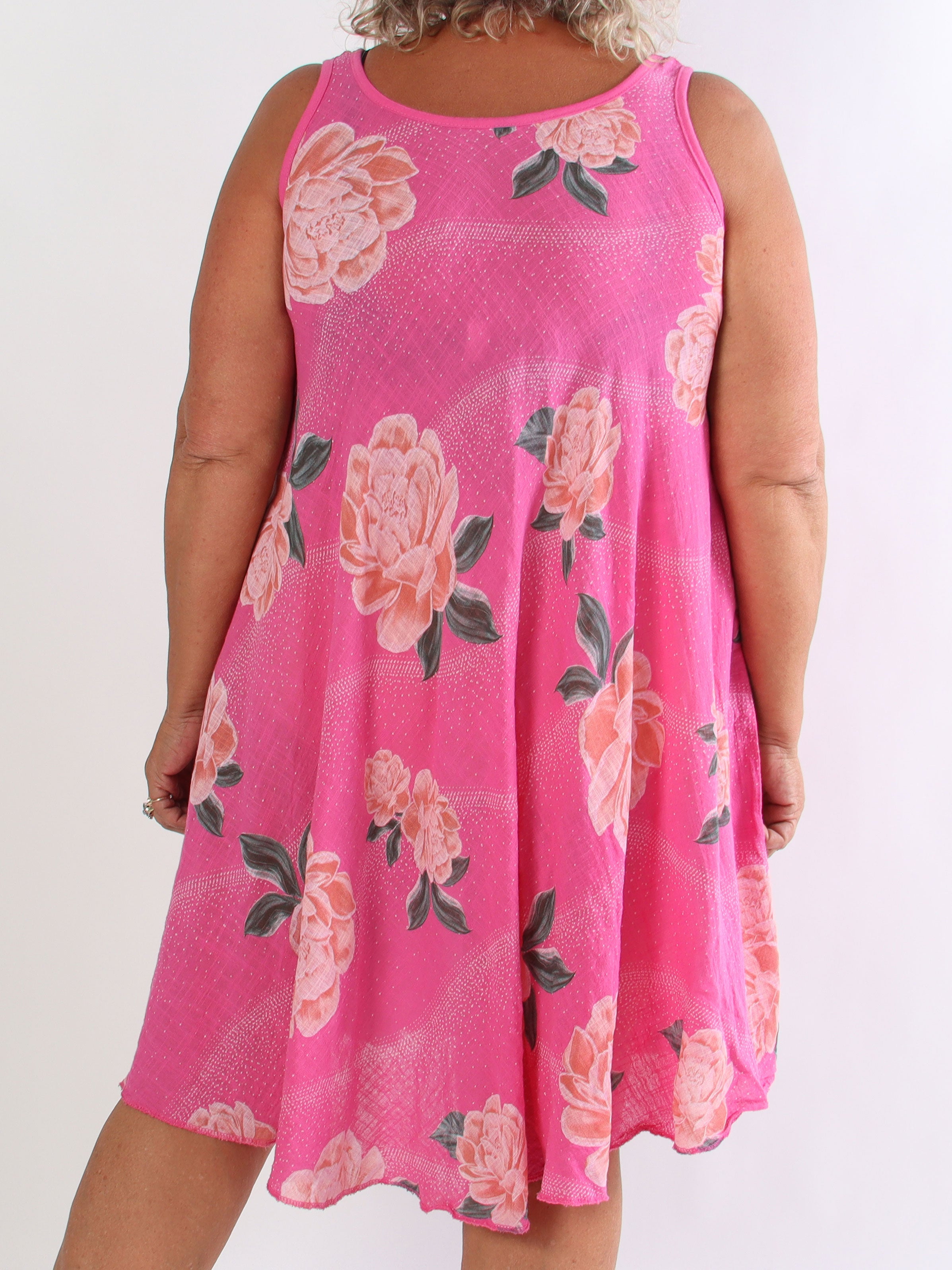 Safina - Plus size sommerkjole i hørlignende bomuld med rosemotiver