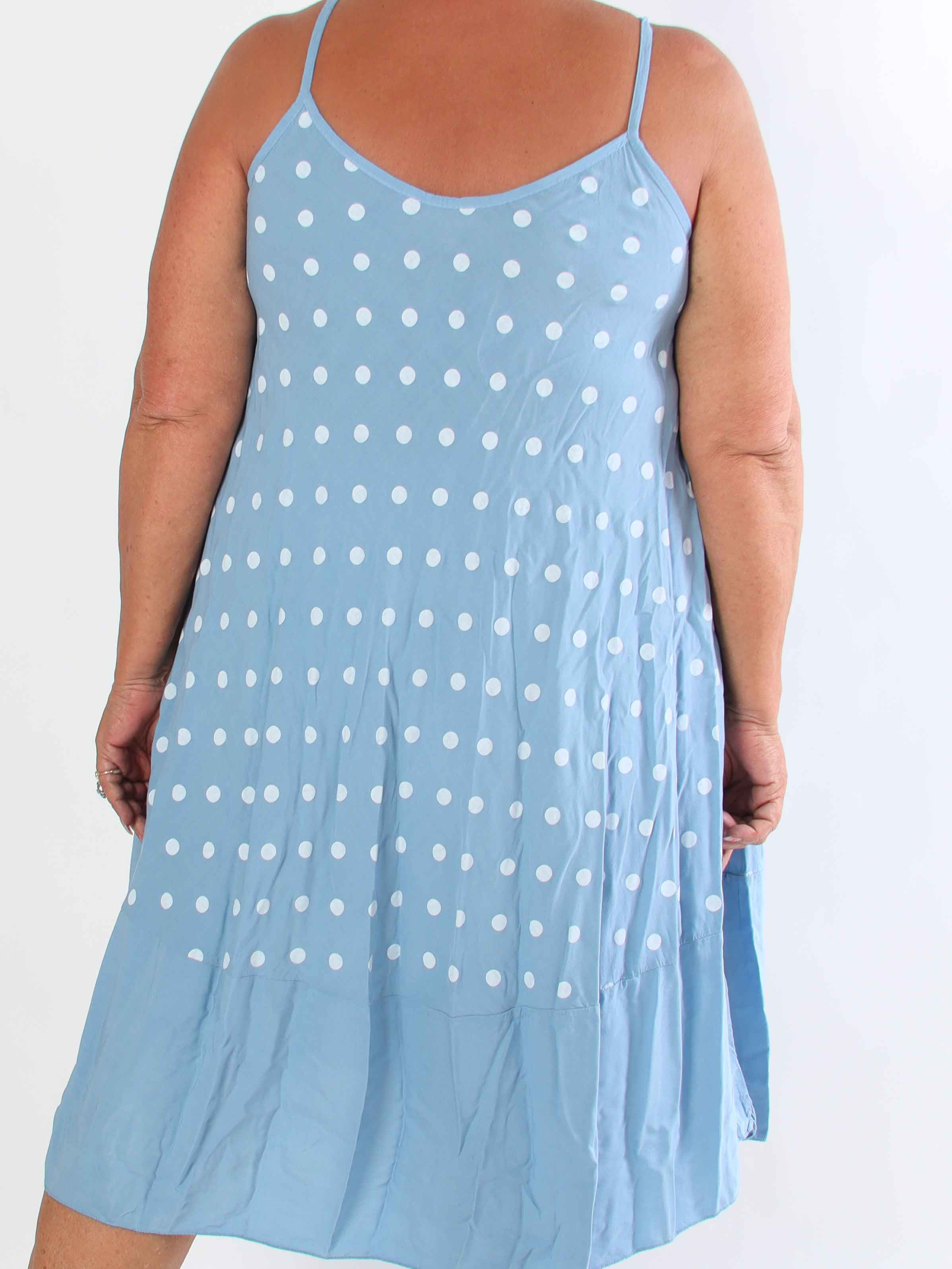 Sahra - Plus size kjole i viskosestof med prikker og tynde stropper