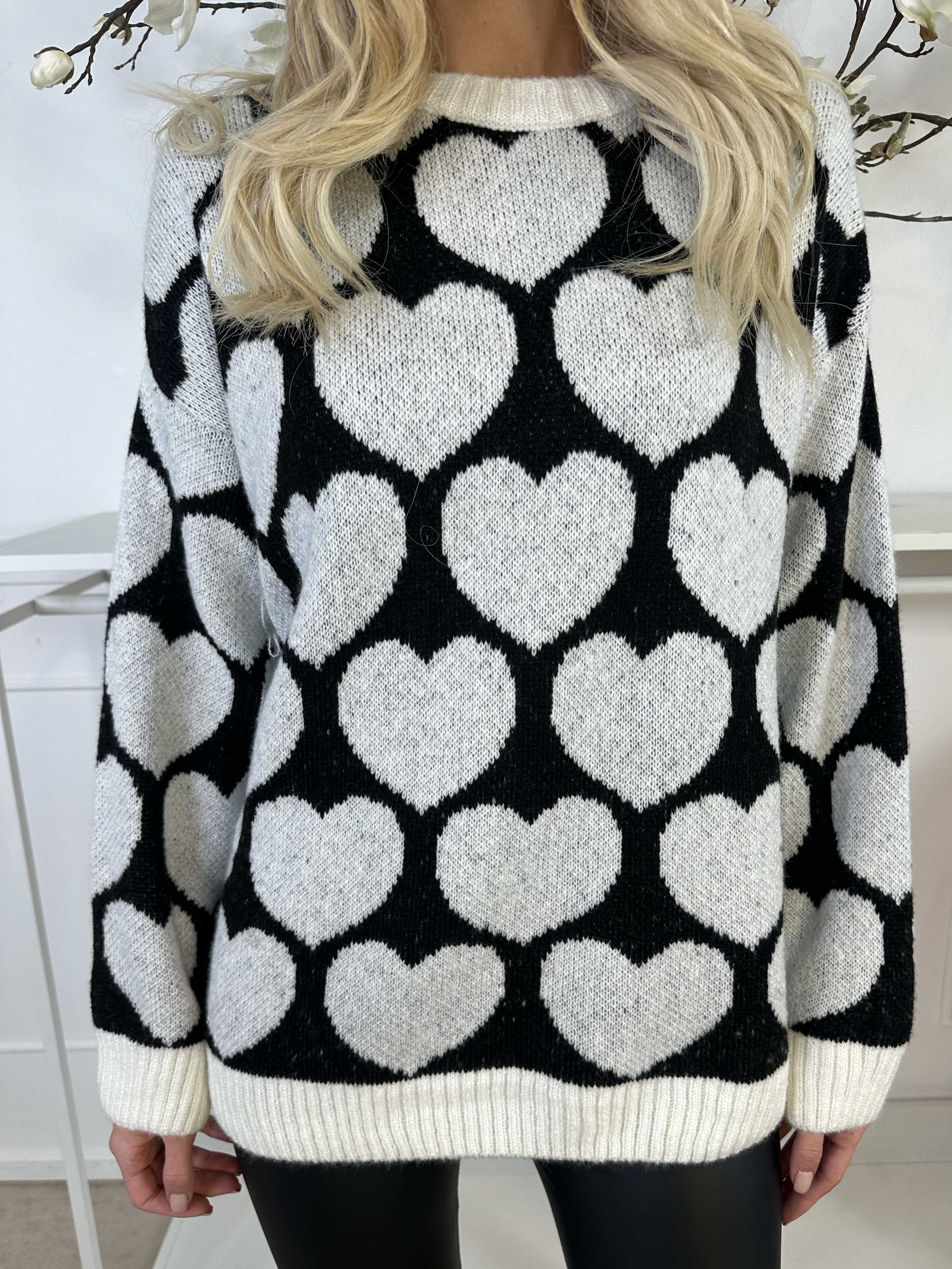 Saidy - Tjock stickad blus med hjärtan