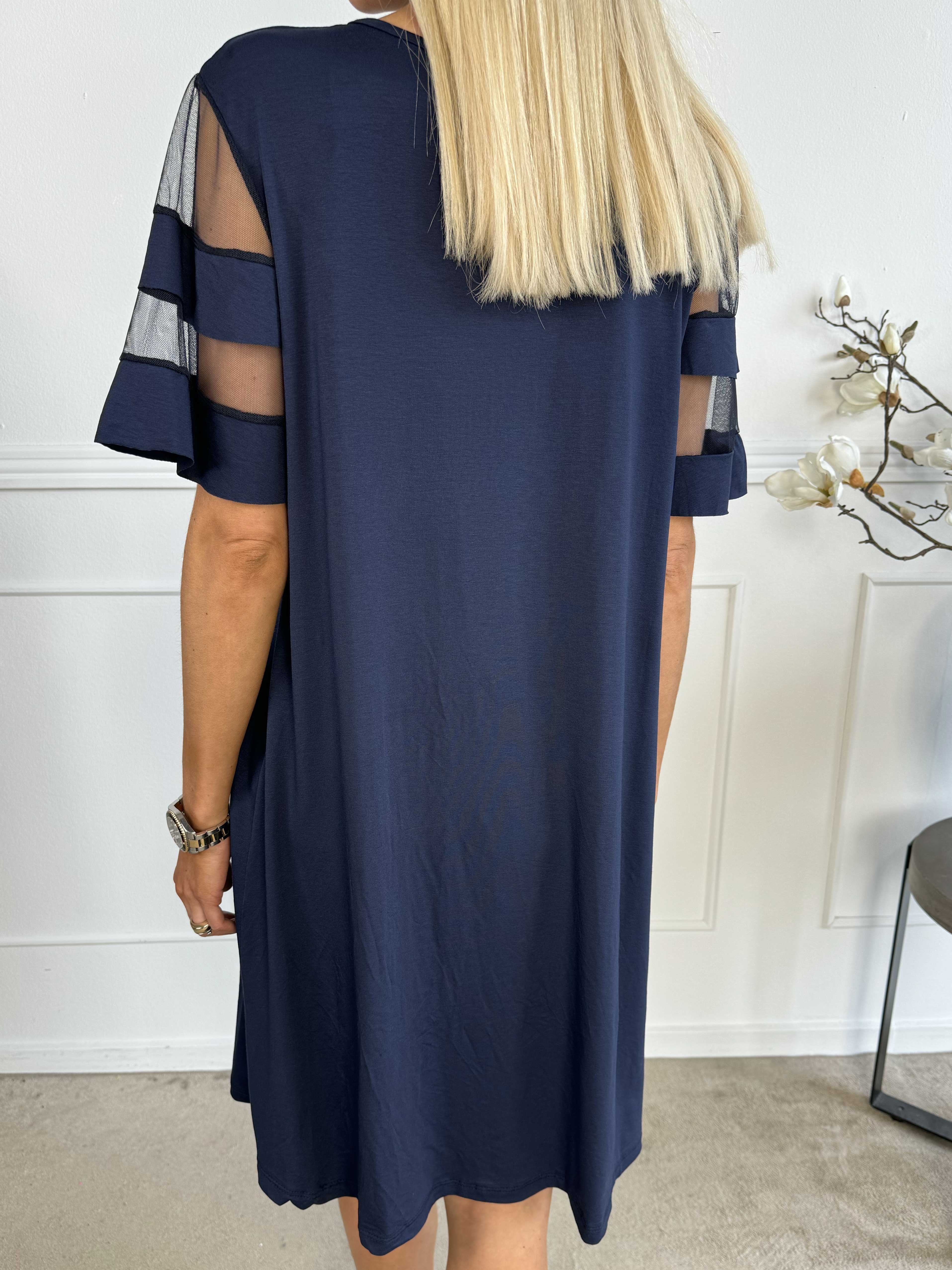 Sakina - T-shirtklänning med fina ärmar