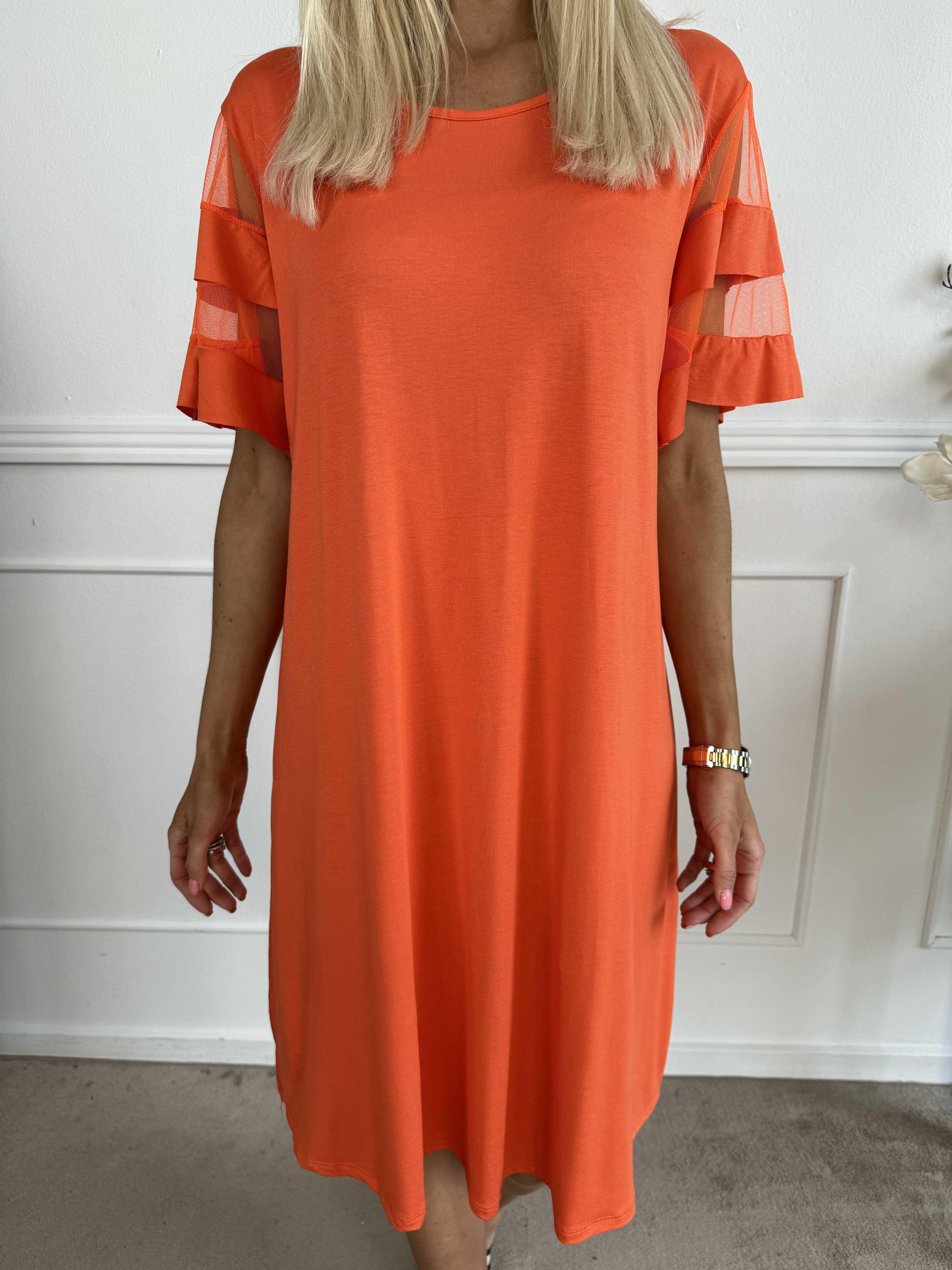 Sakina - T-shirtklänning med fina ärmar