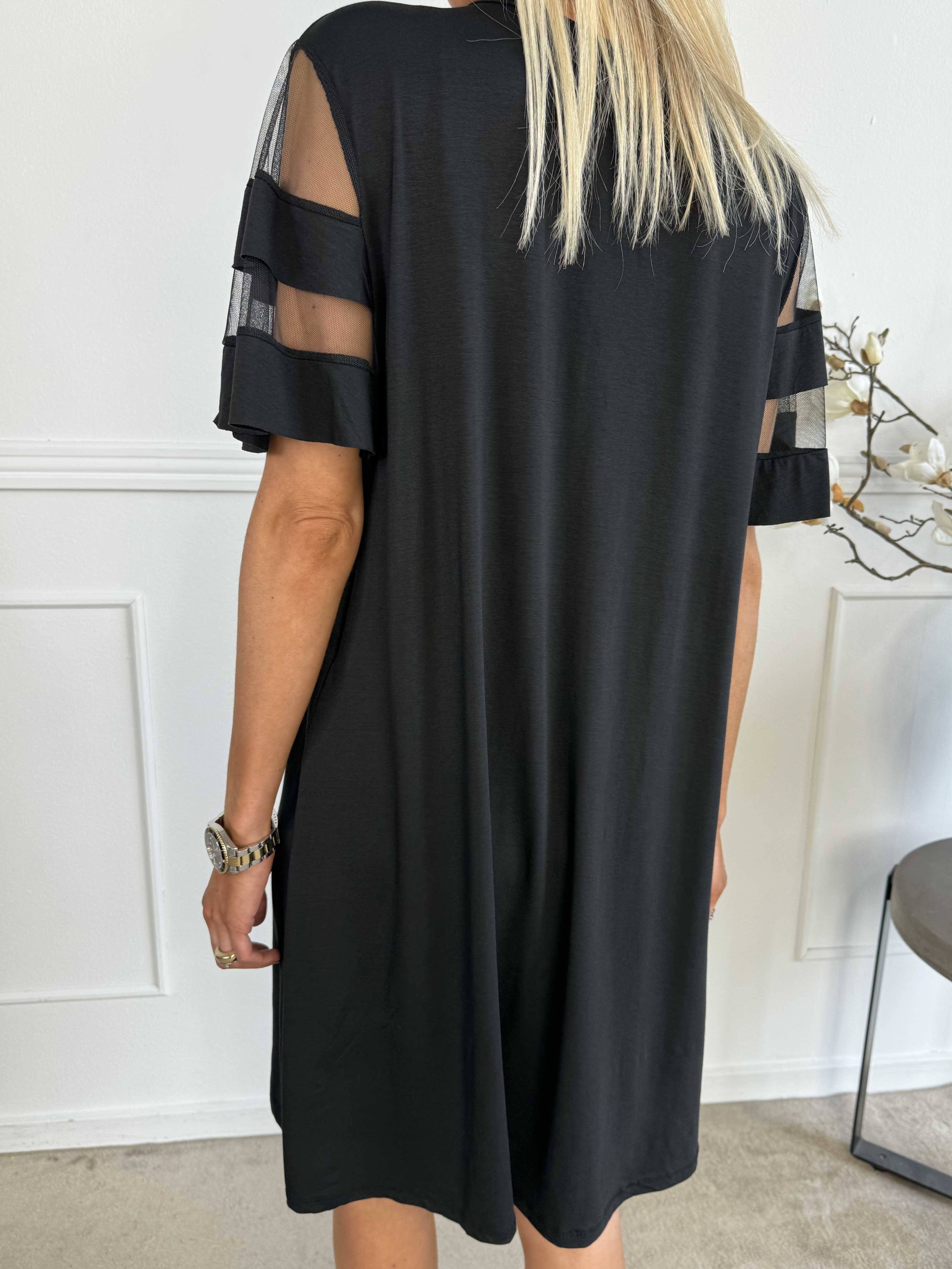 Sakina - T-shirtklänning med fina ärmar