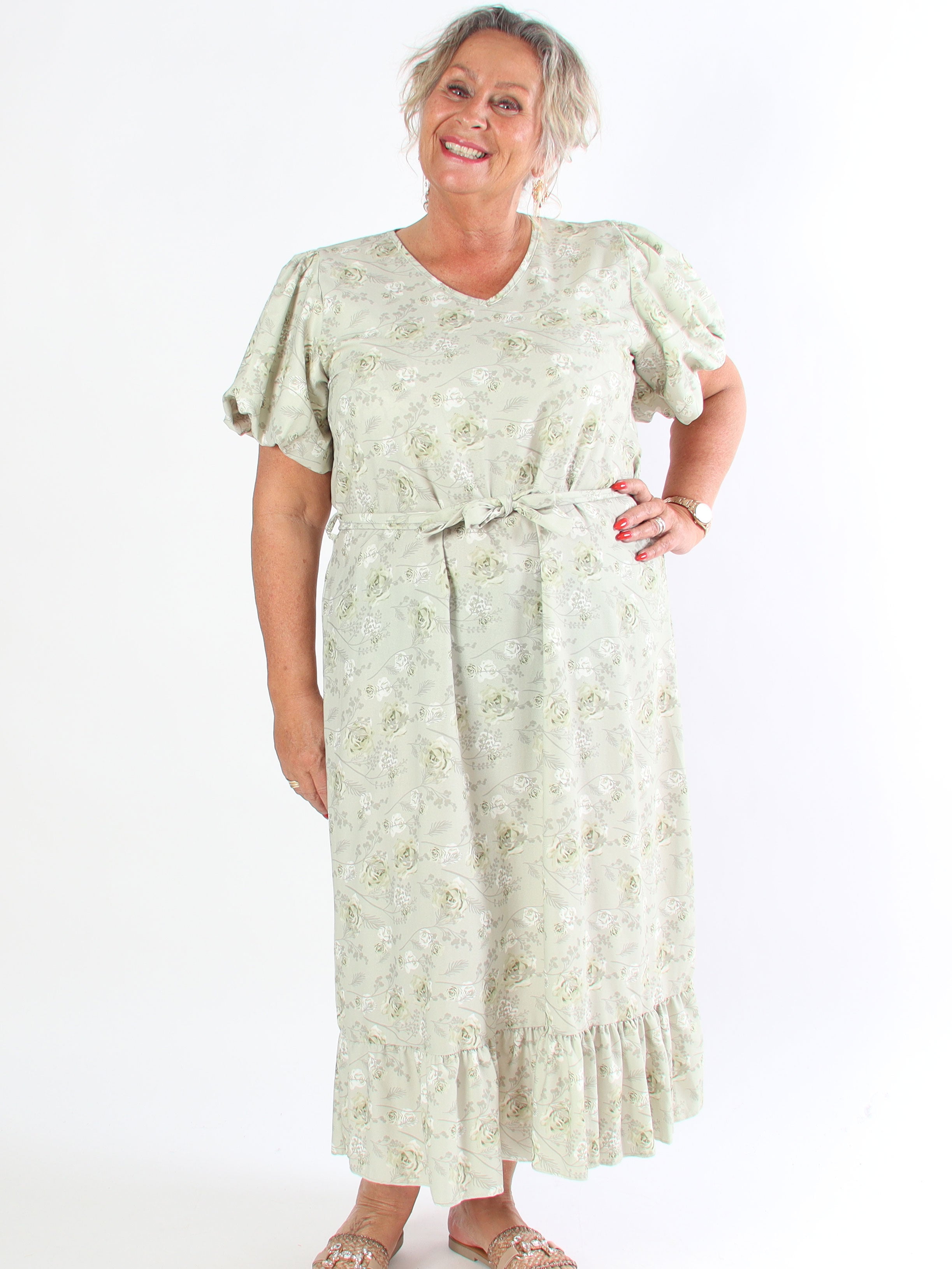 Sakira - Söt blommig plus size klänning med puffärmar