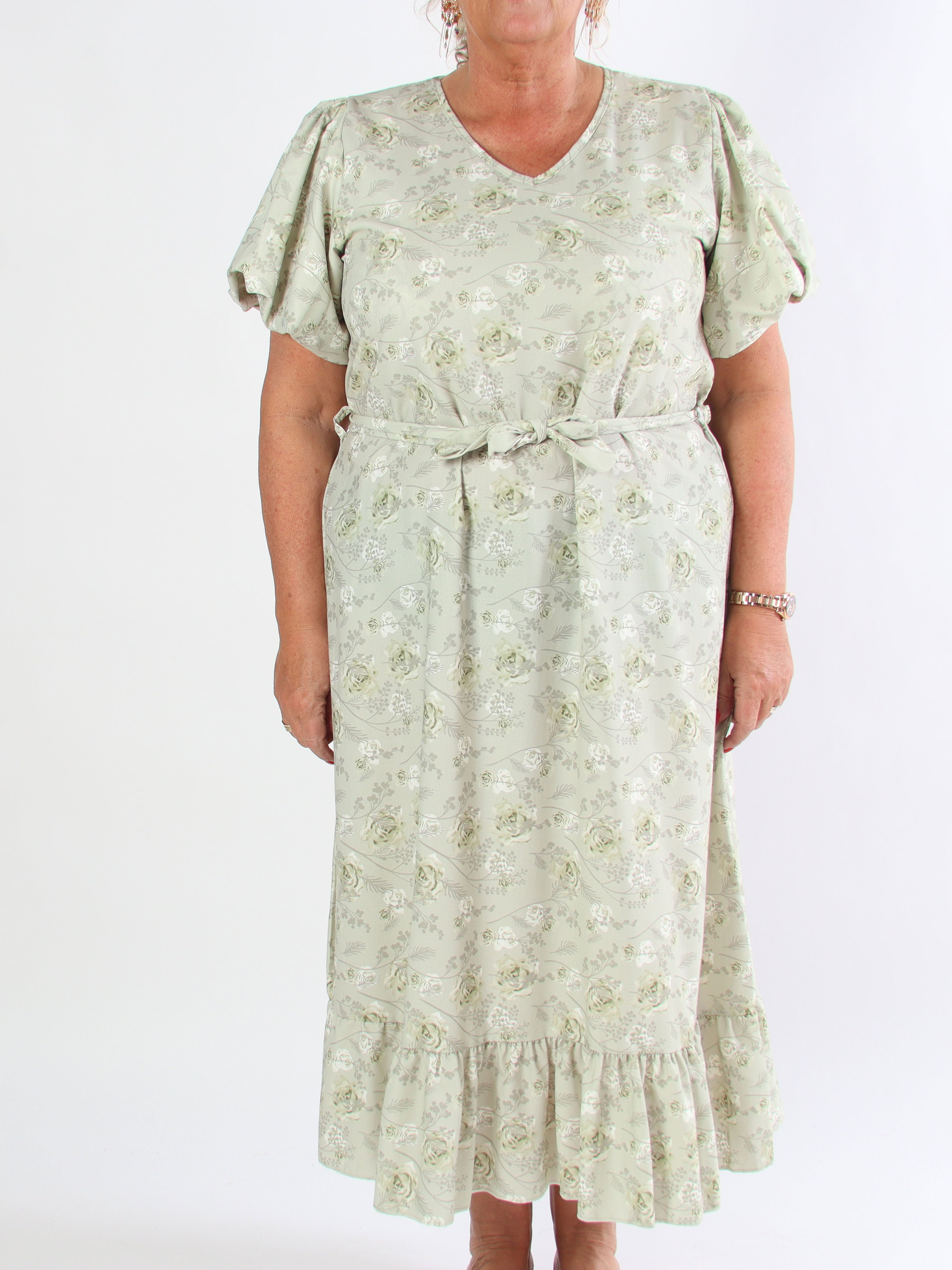 Sakira - Söt blommig plus size klänning med puffärmar