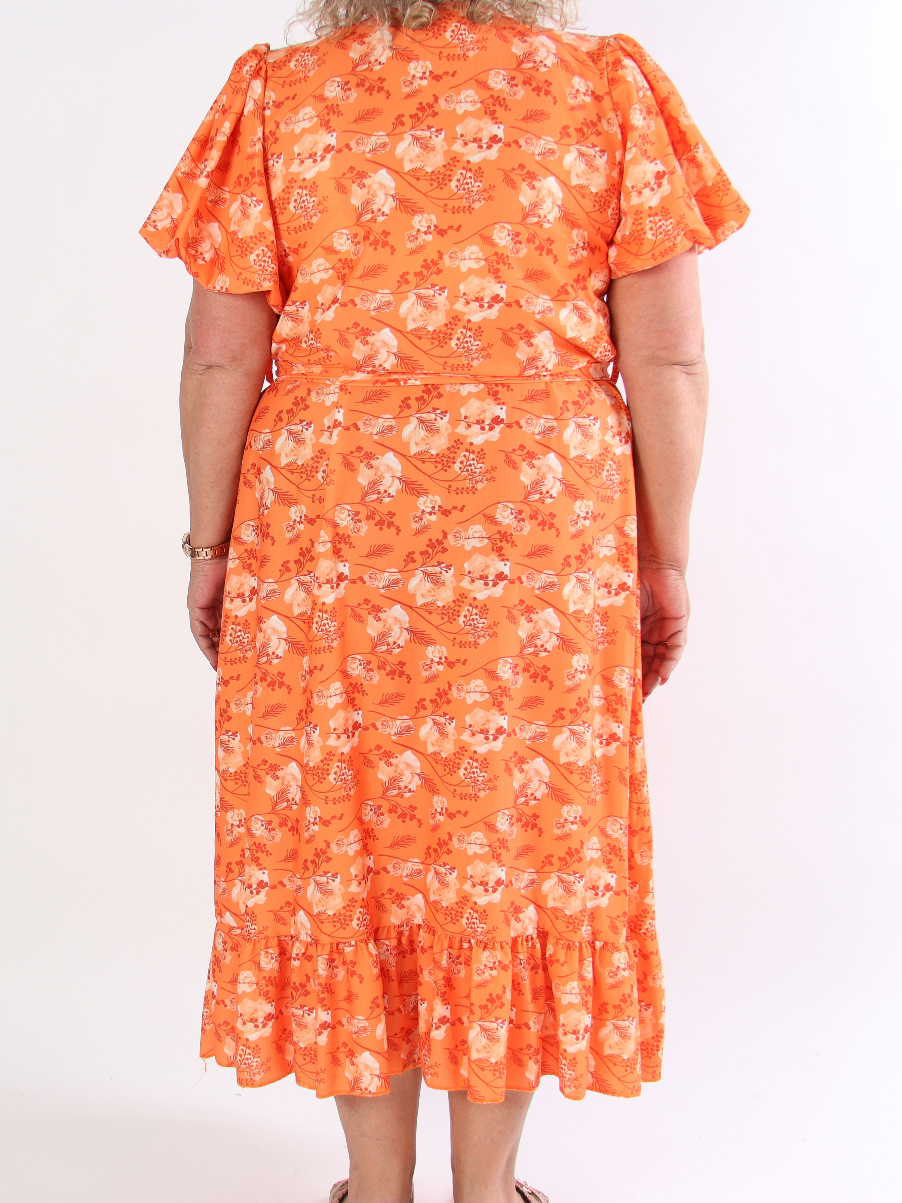 Sakira - Söt blommig plus size klänning med puffärmar