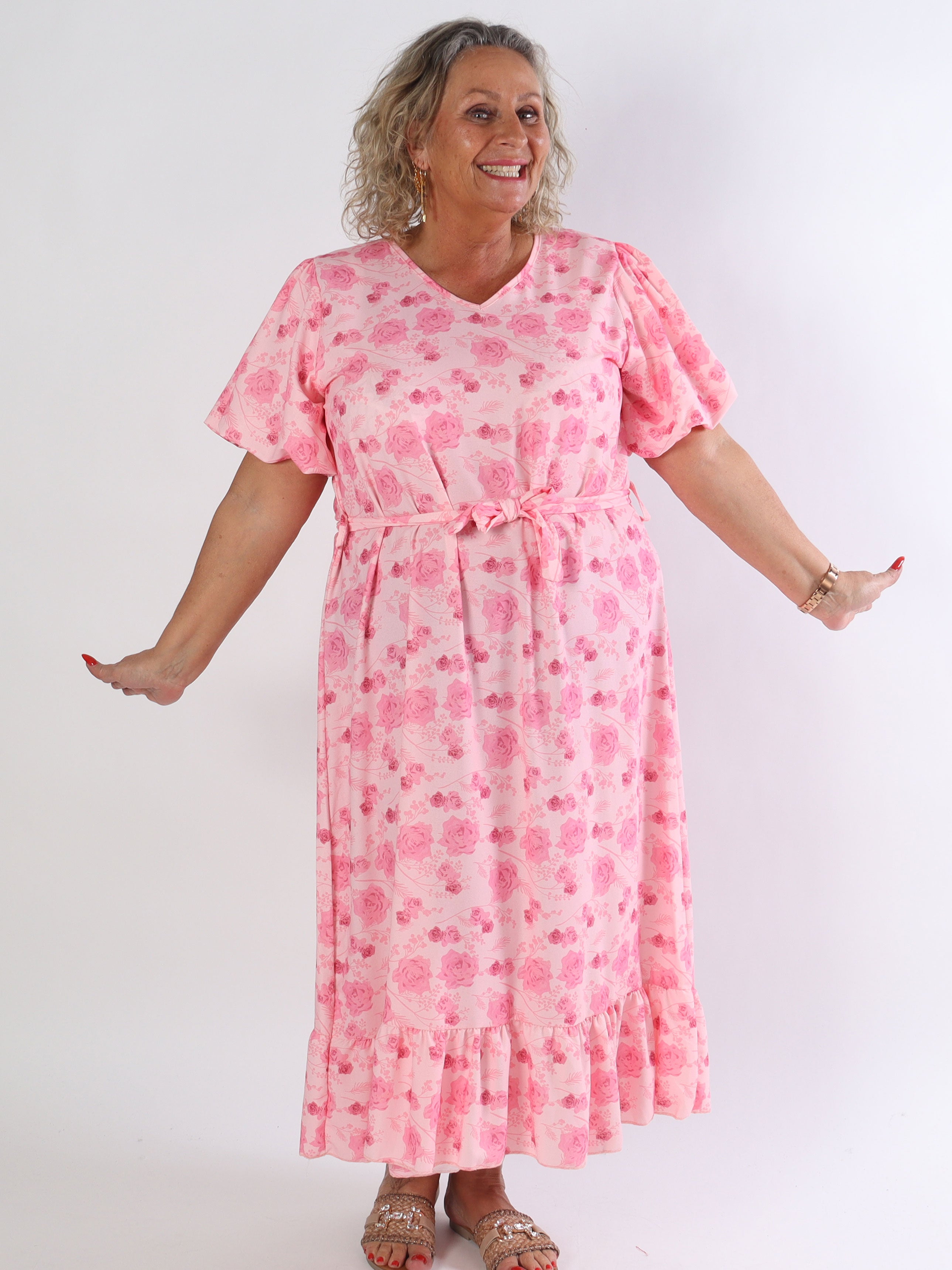 Sakira - Söt blommig plus size klänning med puffärmar