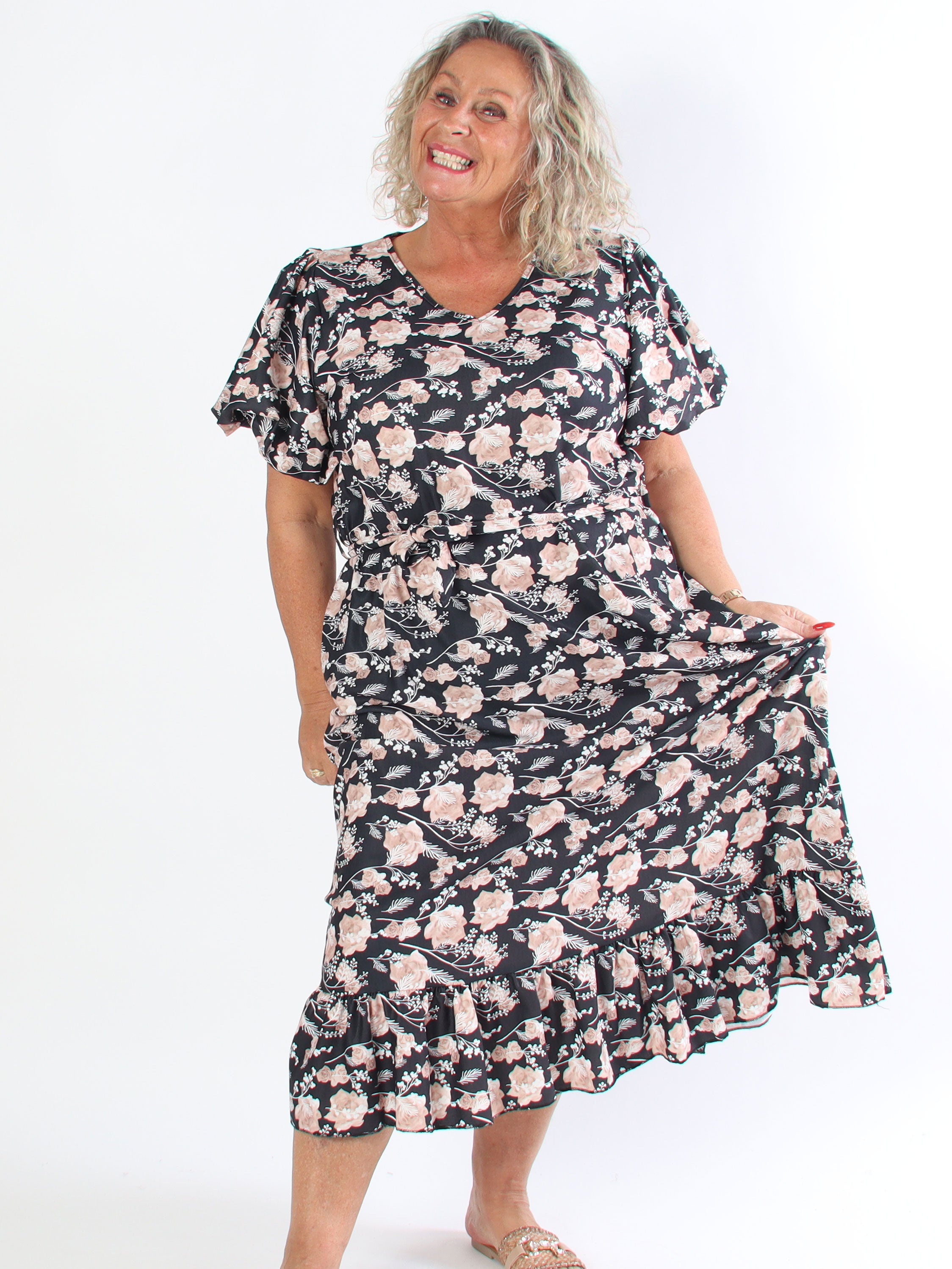 Sakira - Söt blommig plus size klänning med puffärmar