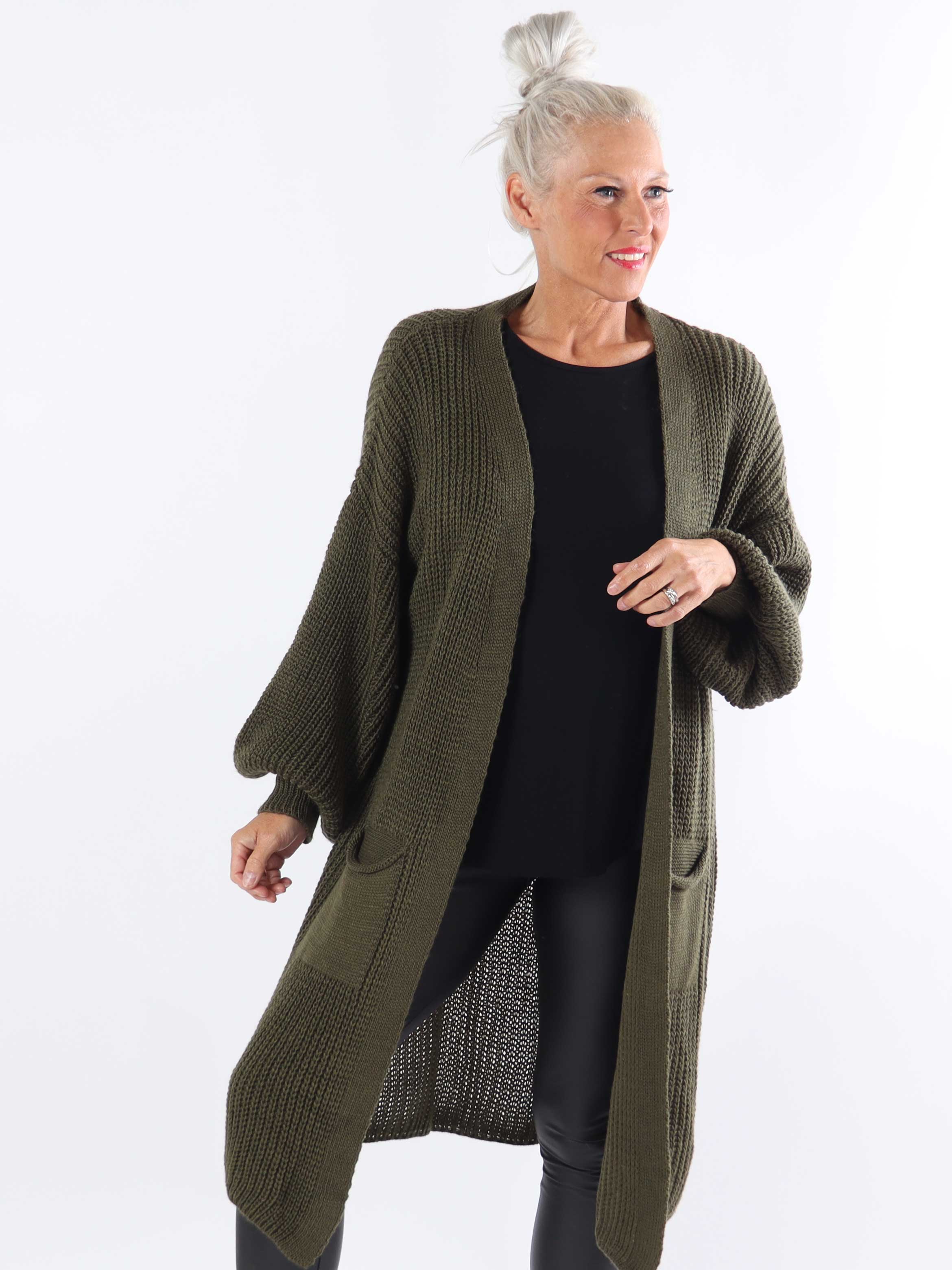 Sally Midi - Stickad kofta i plus size med ballongärmar och fickor