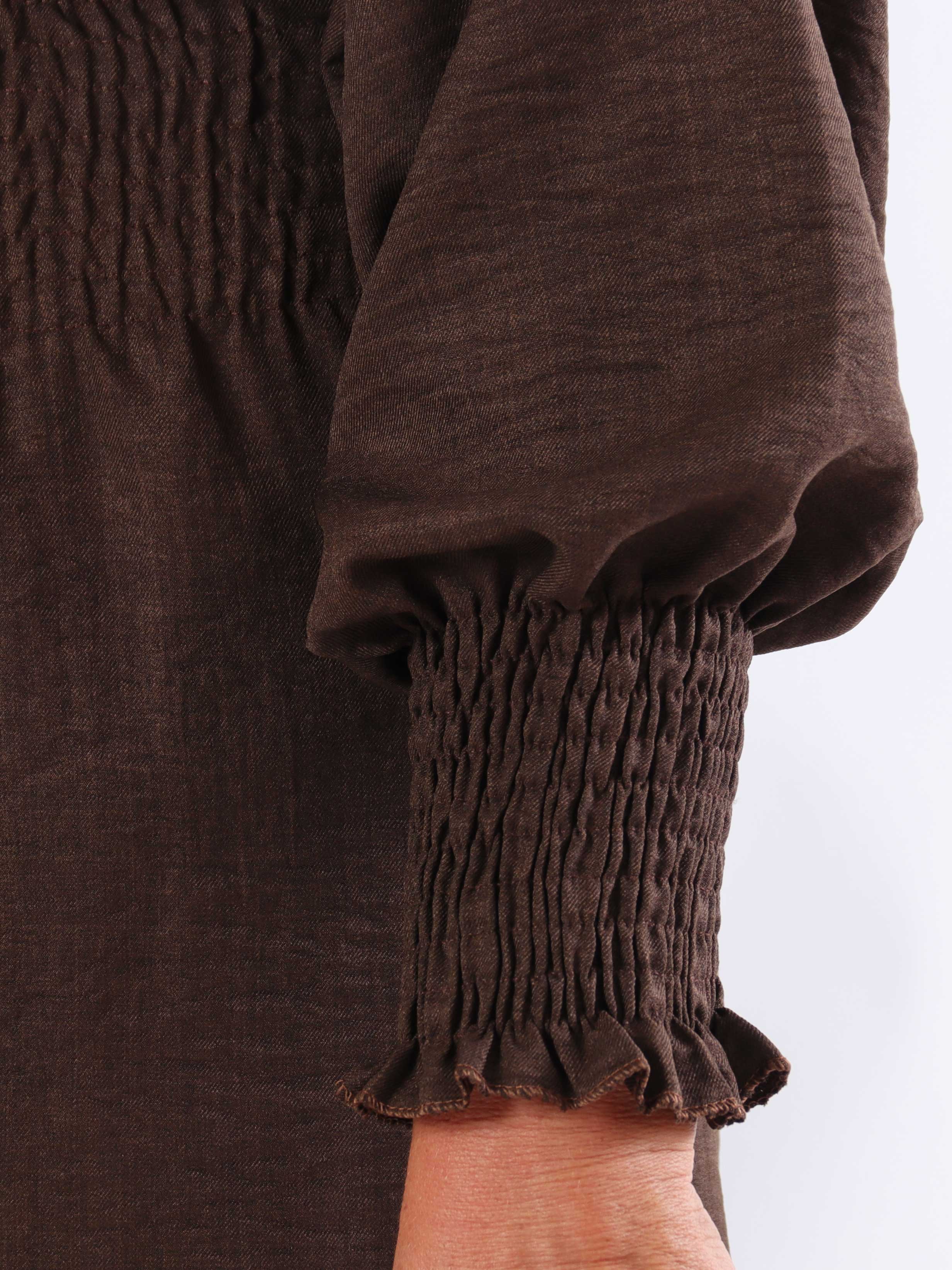 Samara - Söt klänning i plusstorlek med smock och knappar