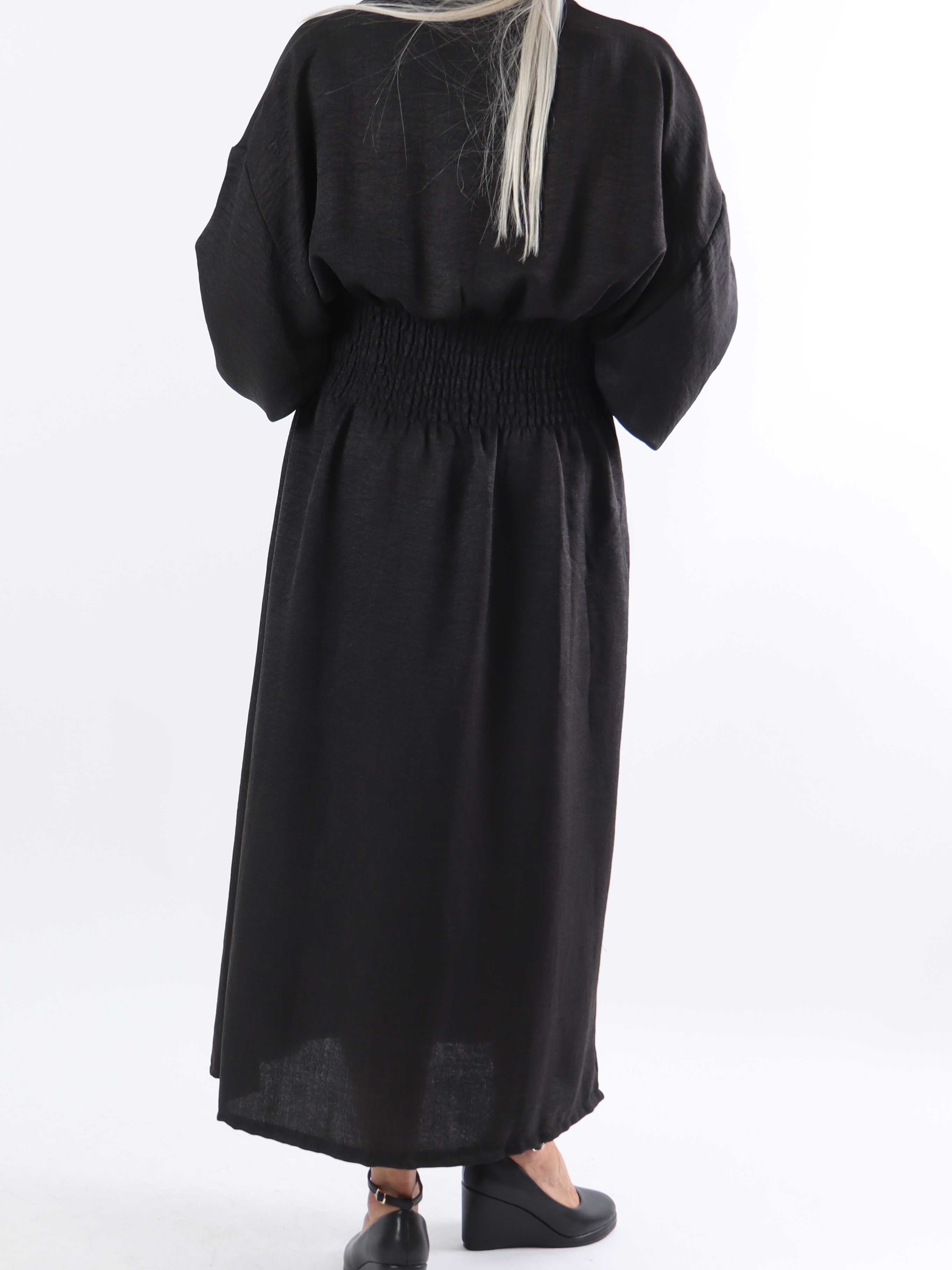 Samara - Söt klänning i plusstorlek med smock och knappar