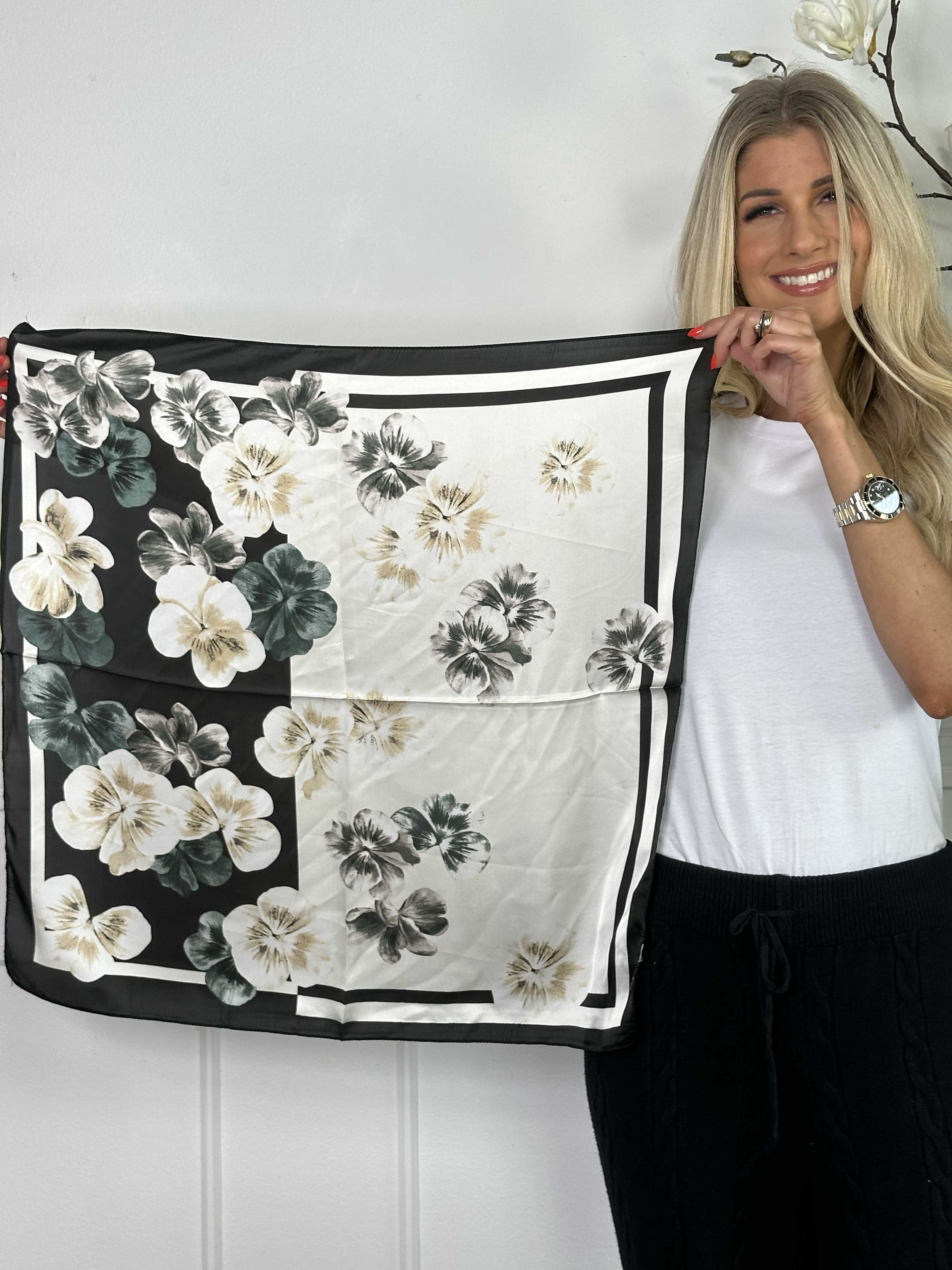 Samaras - Söt liten scarf med blommor