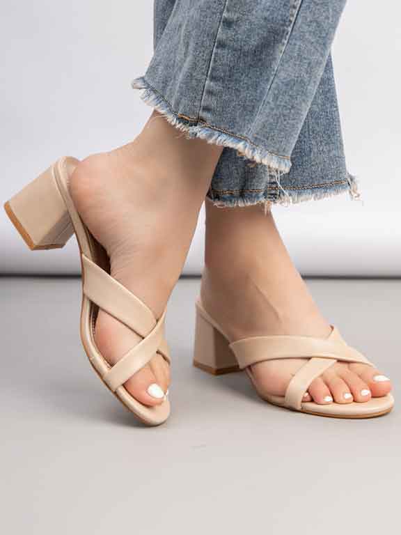 Samine - Elegante sandaler med bred hæl og krydsende remme over foden