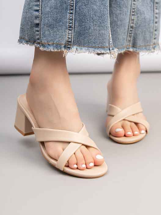 Samine - Elegante sandaler med bred hæl og krydsende remme over foden
