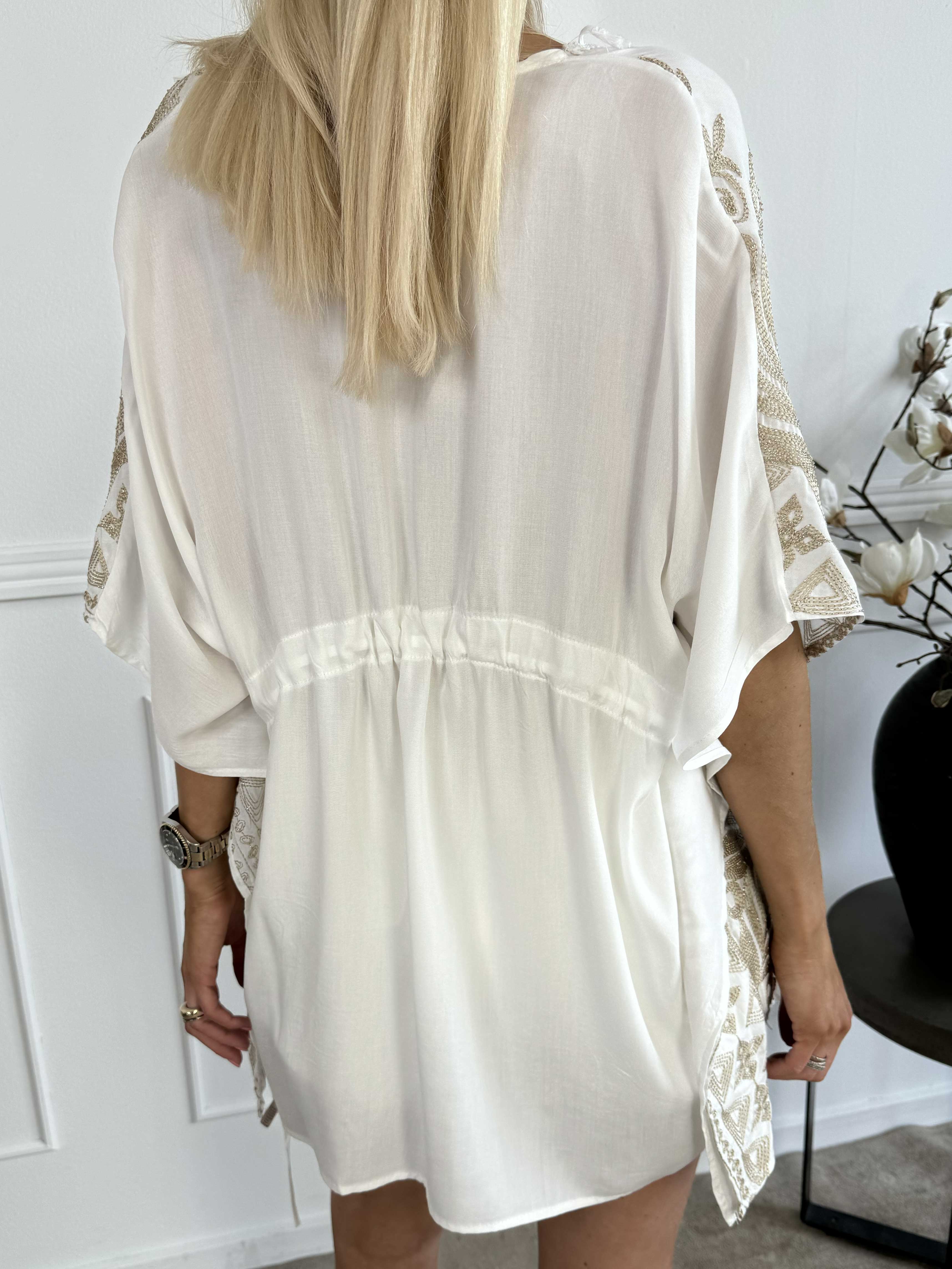 Samira - Vacker kimono med broderi