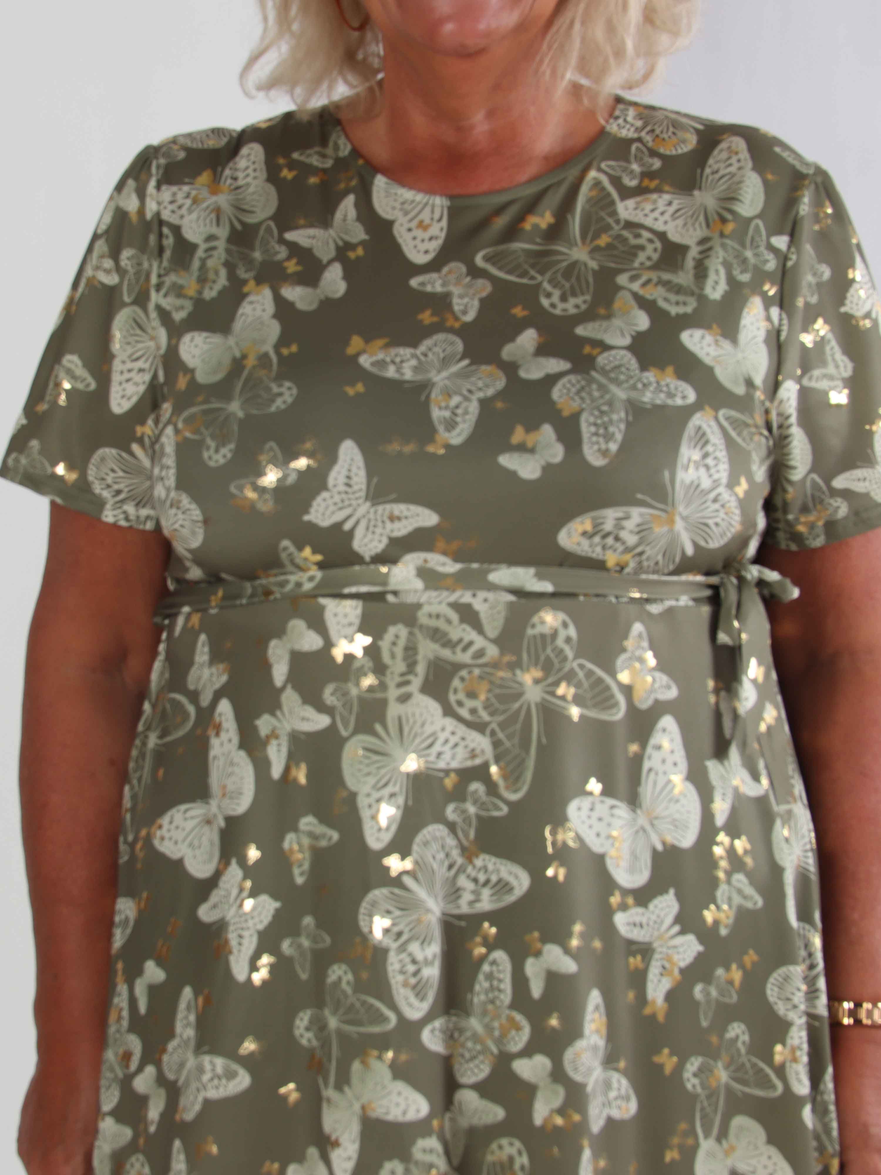 Sansa Butterfly Short - Elastisk plus size kjole med sommerfugleprint