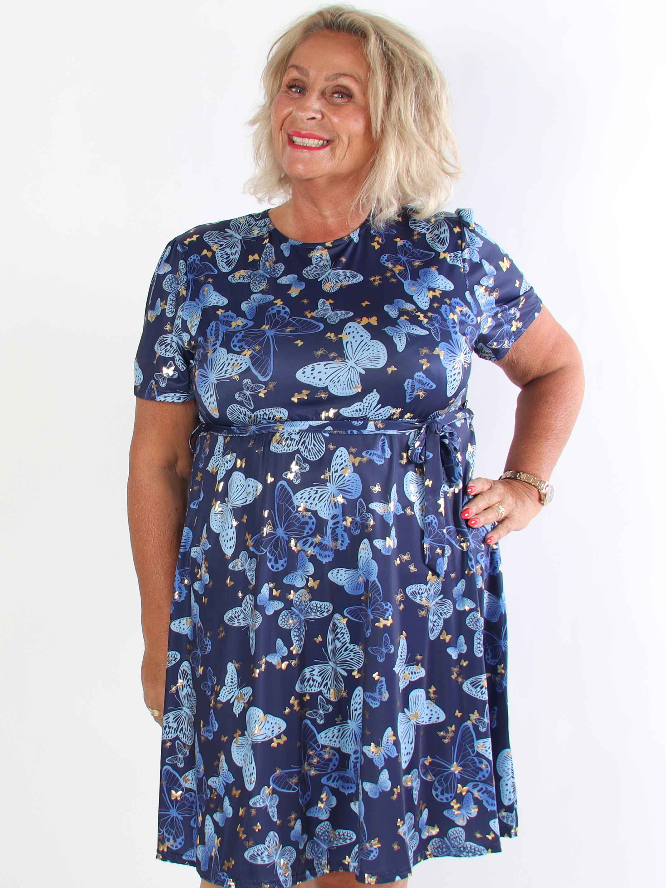 Sansa Butterfly Short - Elastisk plus size kjole med sommerfugleprint