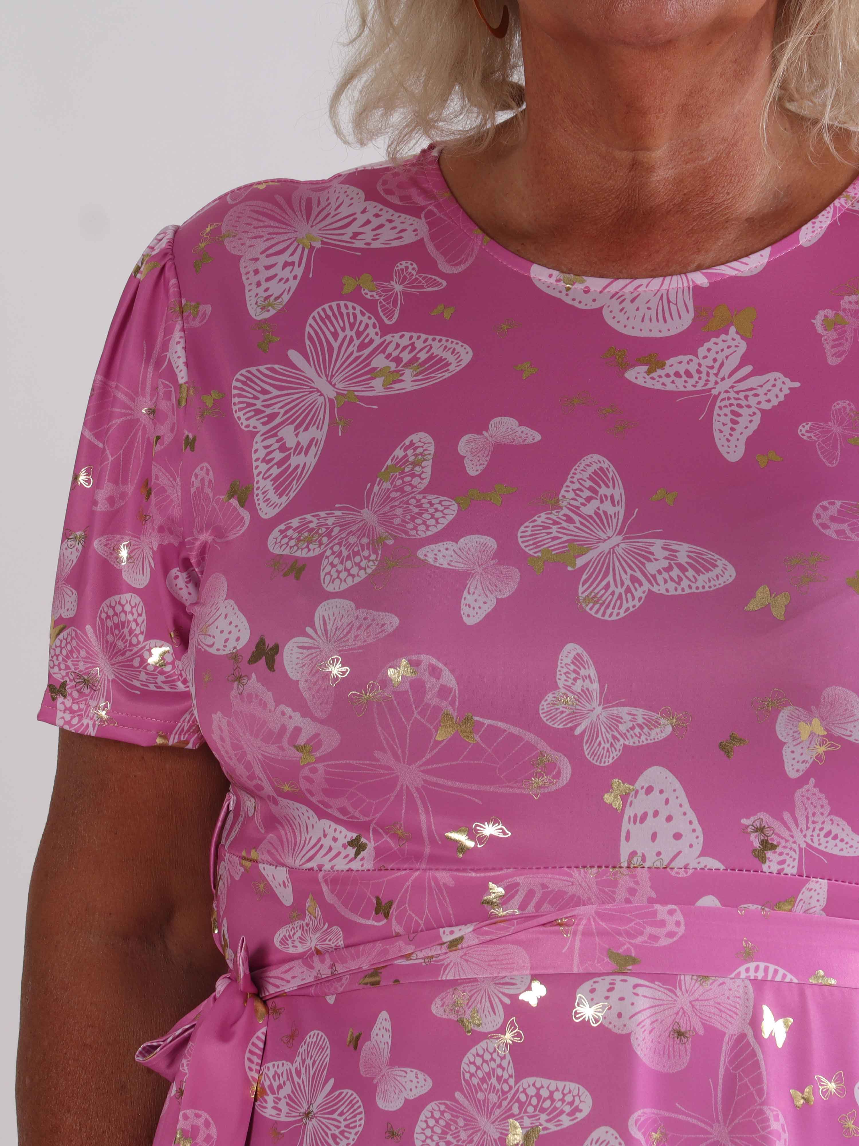 Sansa Butterfly Short - Elastisk plus size kjole med sommerfugleprint