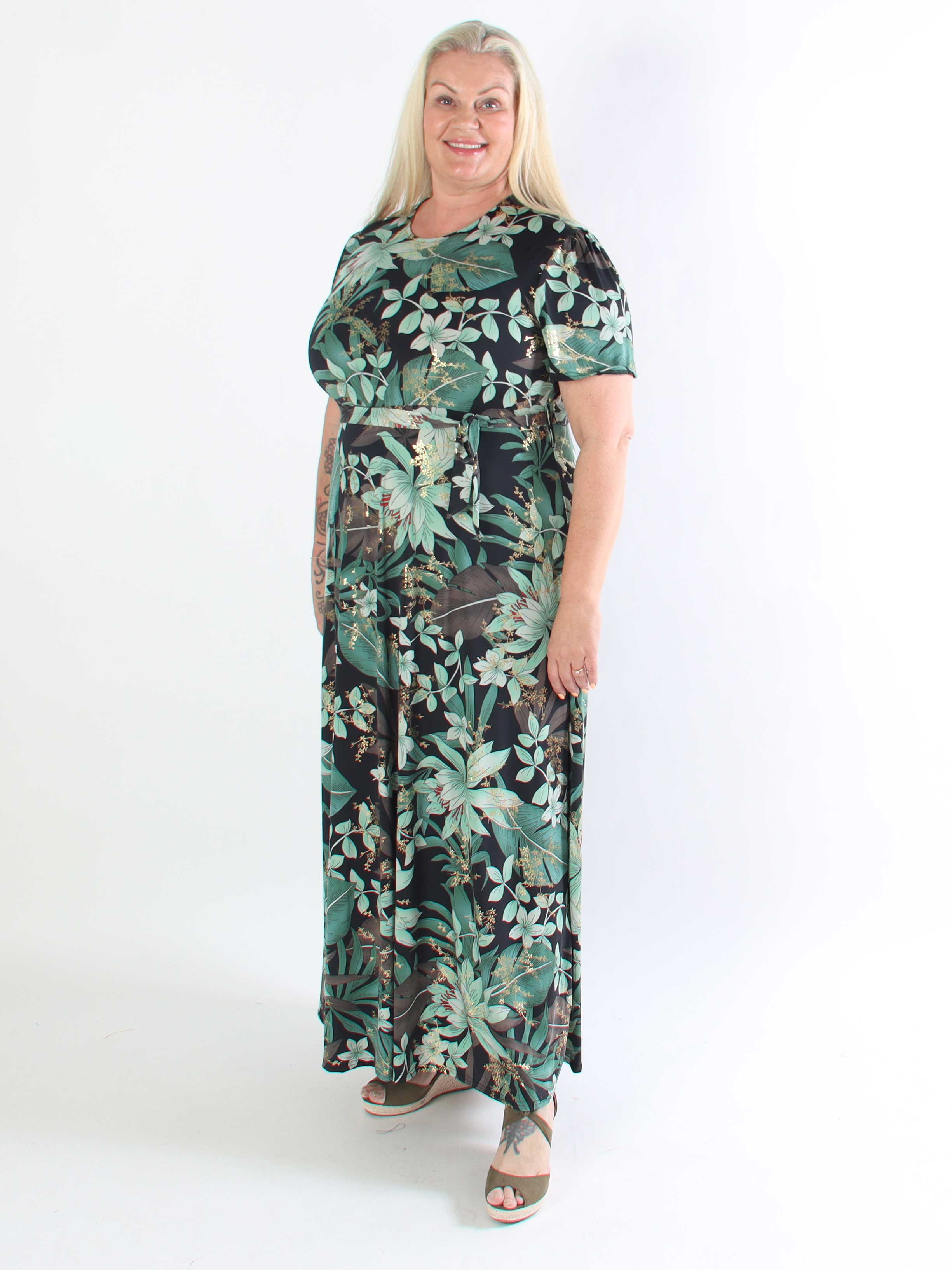 Sansa - Elastisk blommig plus size klänning med knytband