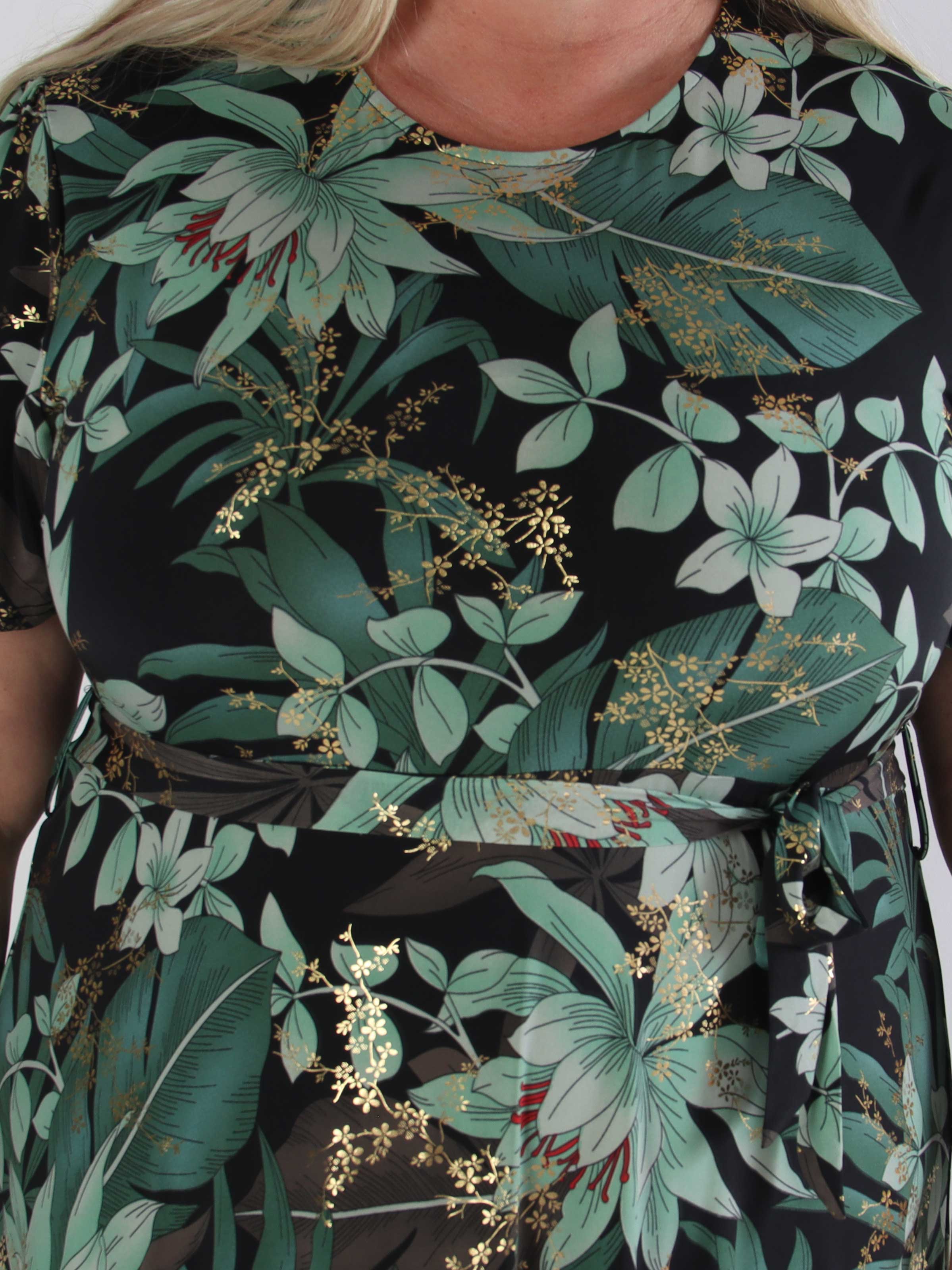 Sansa - Elastisk blommig plus size klänning med knytband