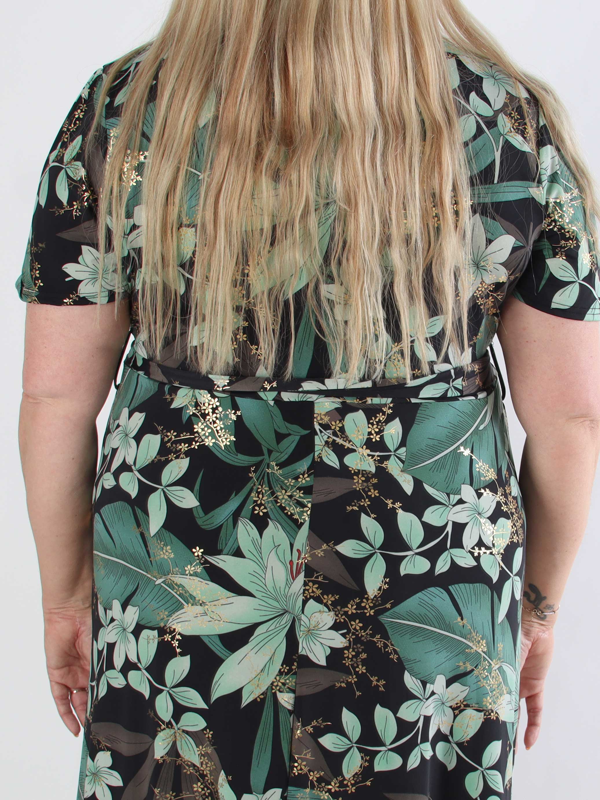 Sansa - Elastisk blommig plus size klänning med knytband