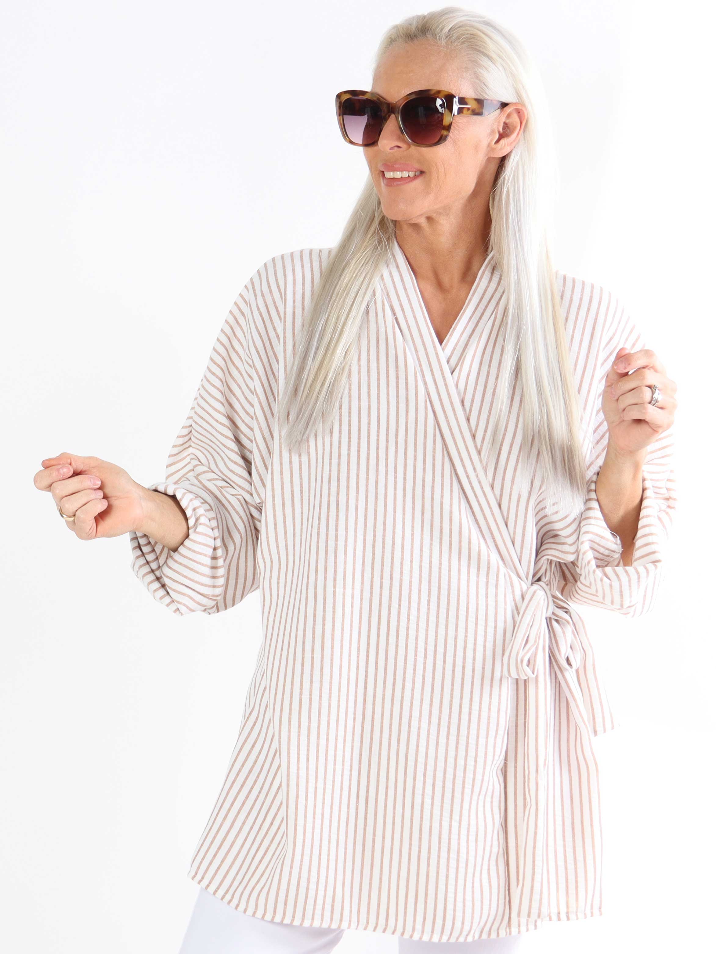 Sarah Stripe - Söt randig omlott-tunika i plusstorlek