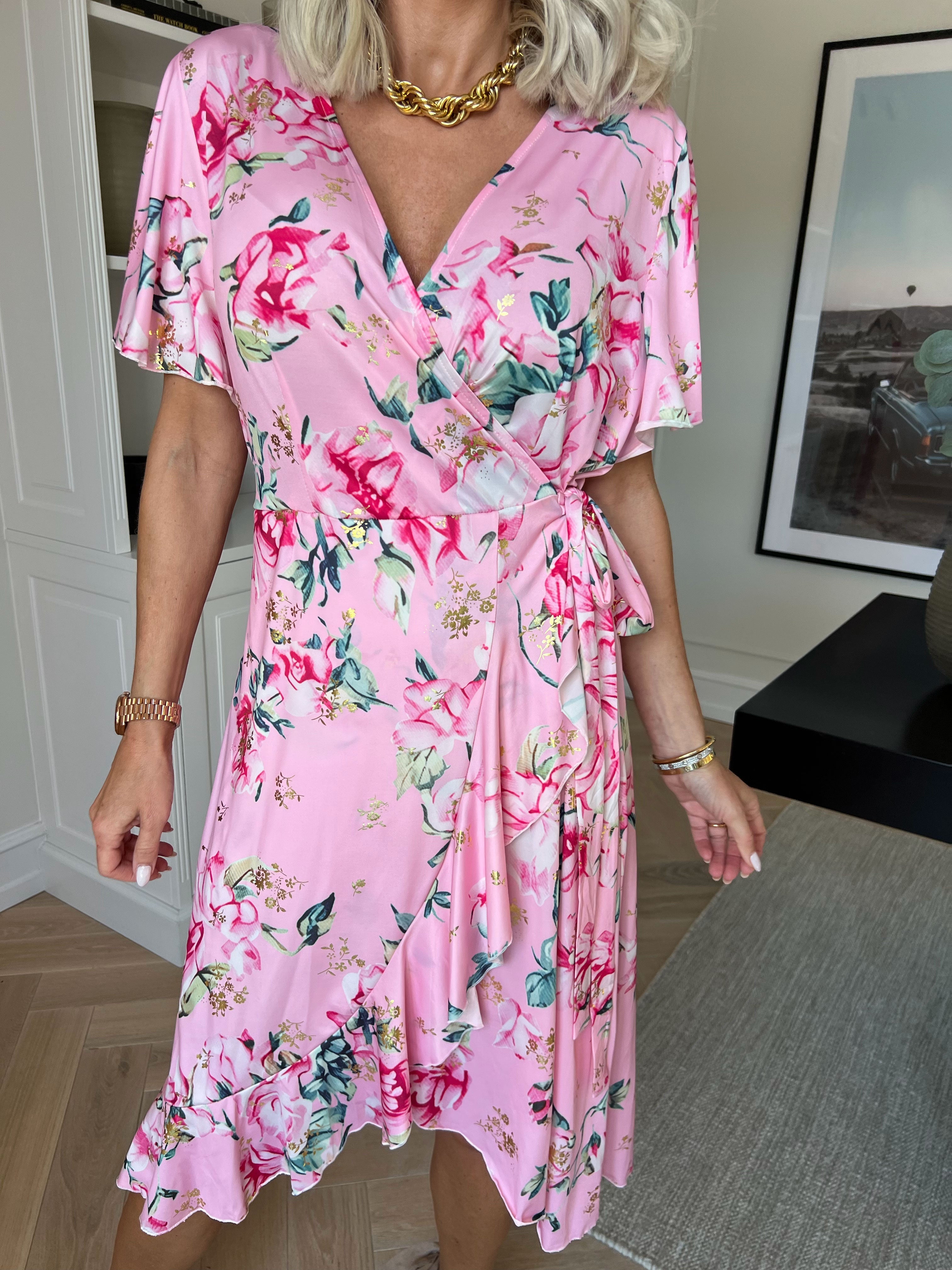 Savina Rose S/S - Blomstret elastisk kjole i slå-om-look